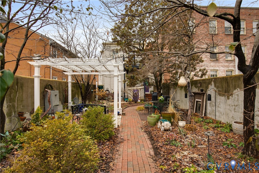 409 N Arthur Ashe Blvd