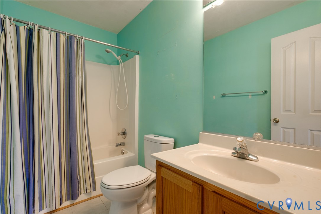 13613 Laketree Dr