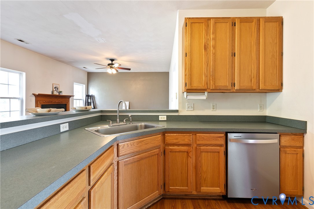 13613 Laketree Dr