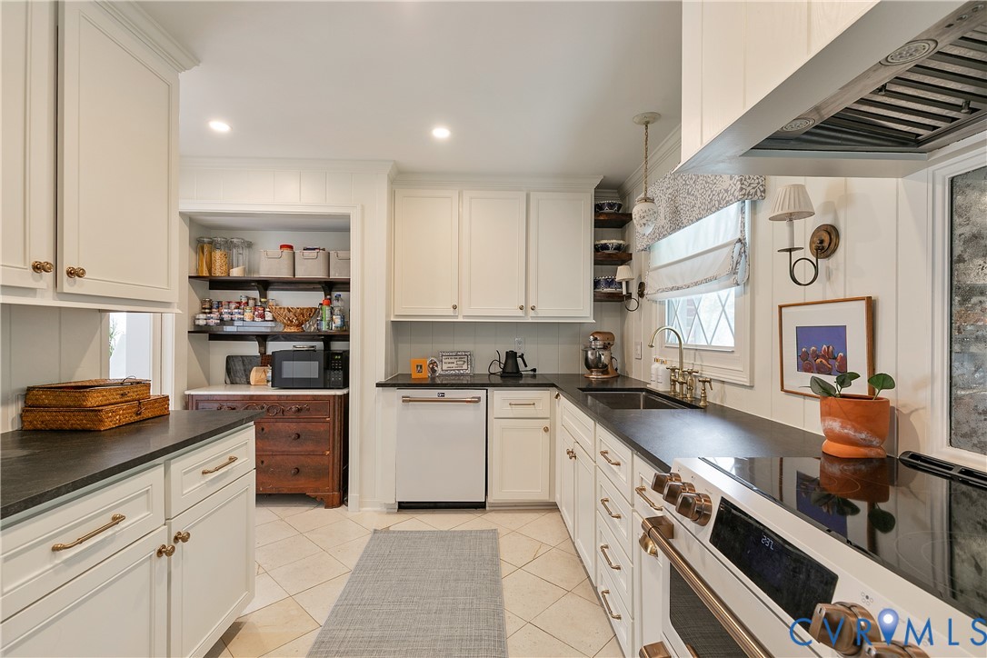 3041 Darnley Dr