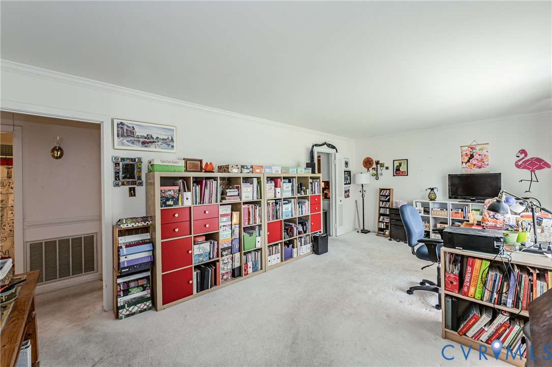 7712 Mendota Dr