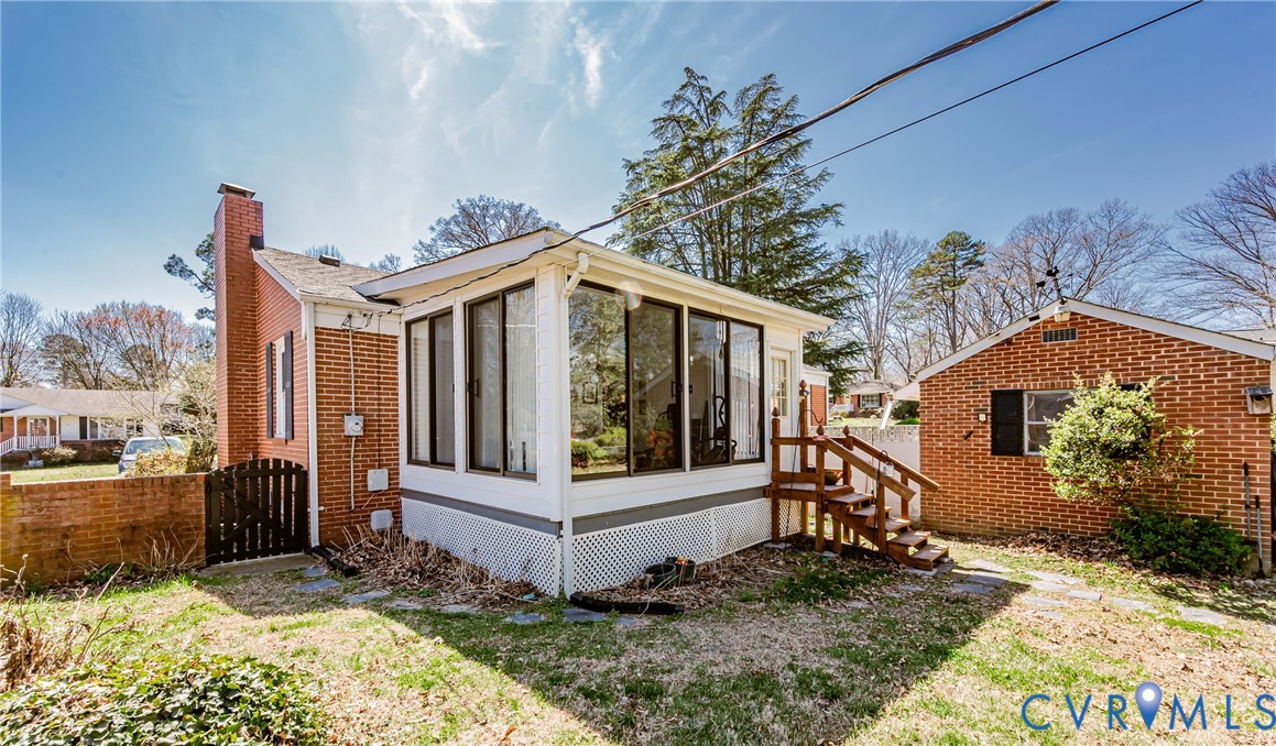 7712 Mendota Dr