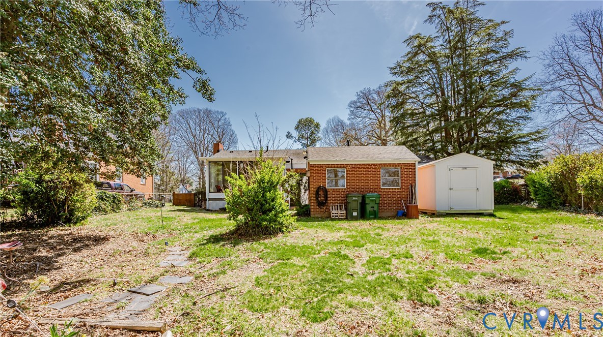 7712 Mendota Dr