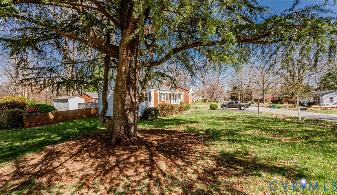 7712 Mendota Dr
