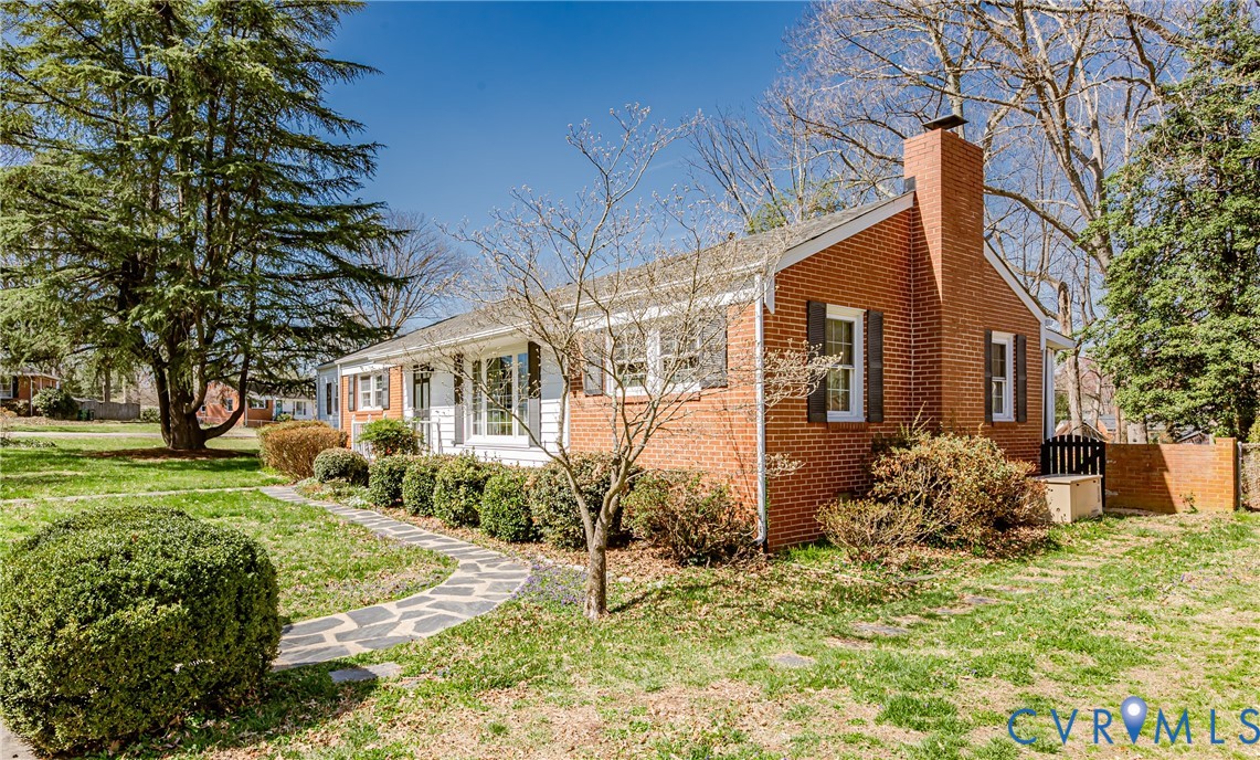 7712 Mendota Dr