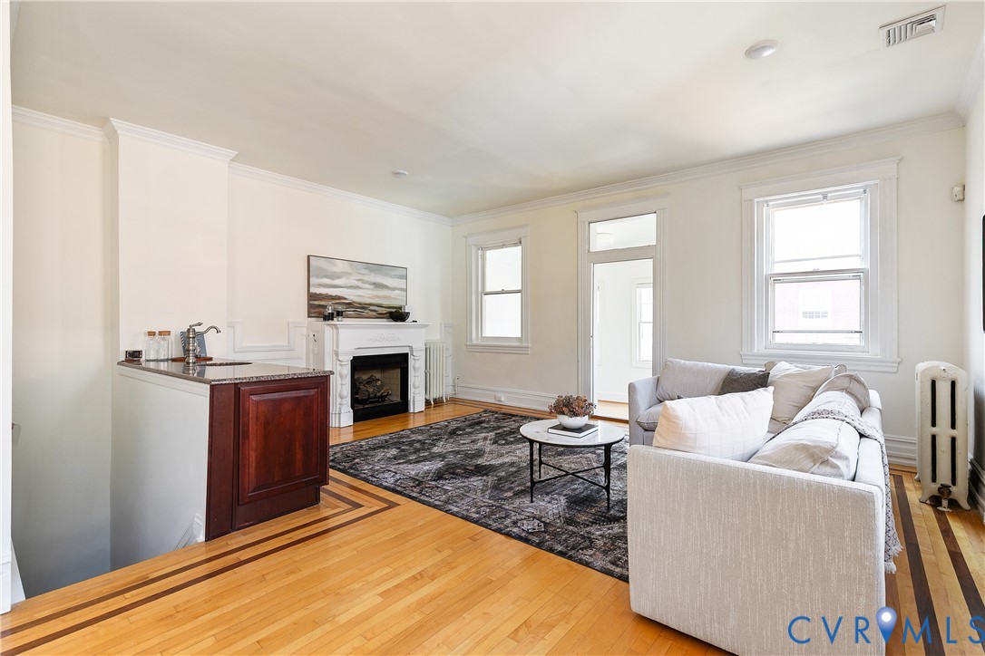 1209 W Franklin St