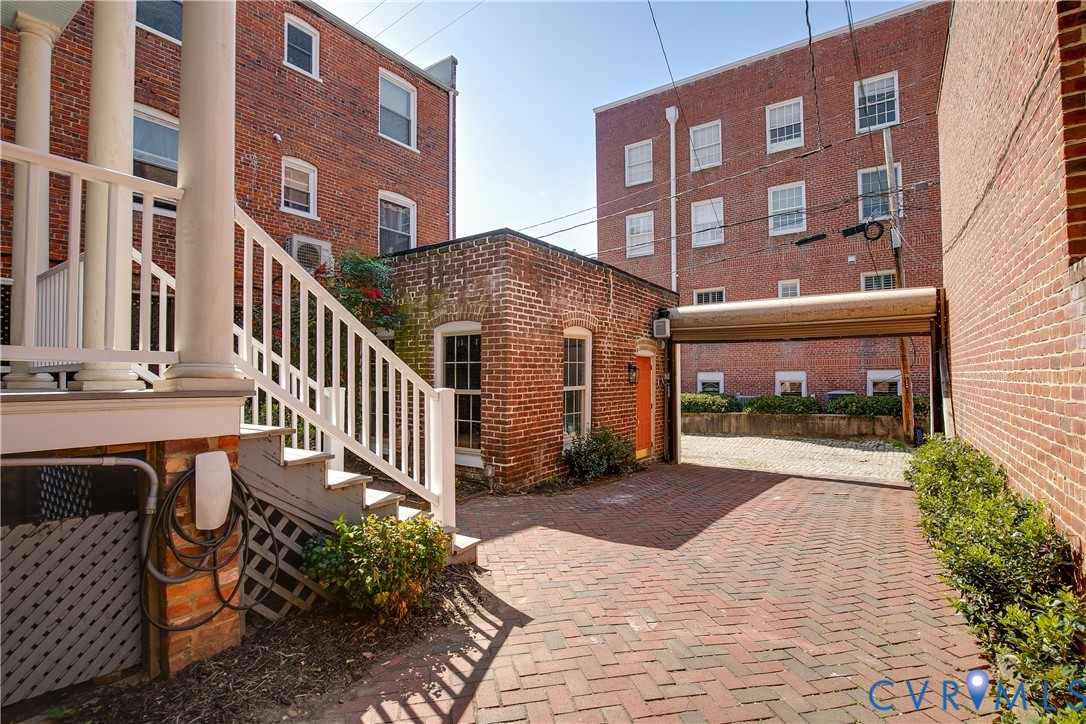 1209 W Franklin St