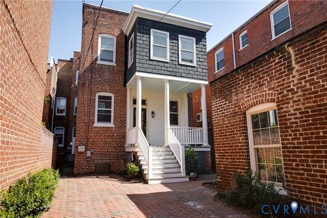 1209 W Franklin St