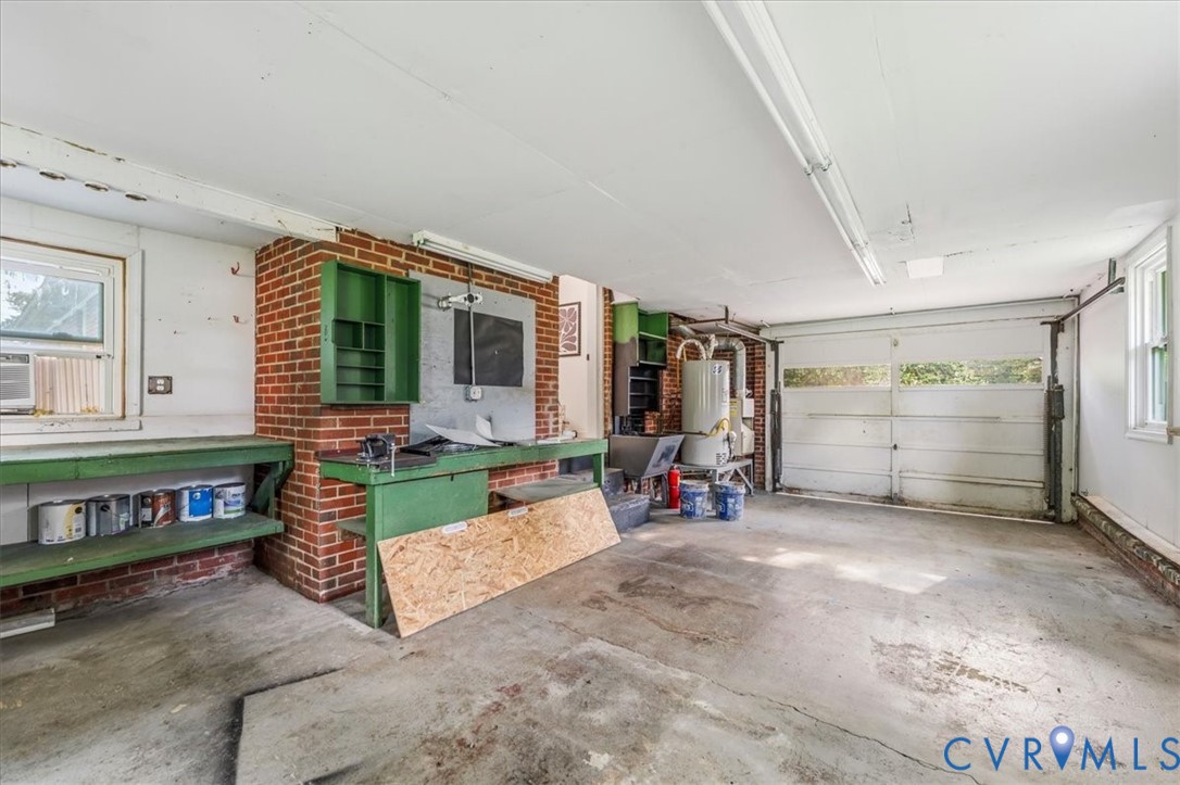 8211 Colebrook Rd