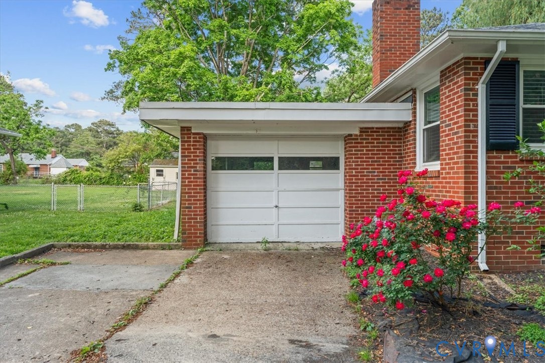 8211 Colebrook Rd