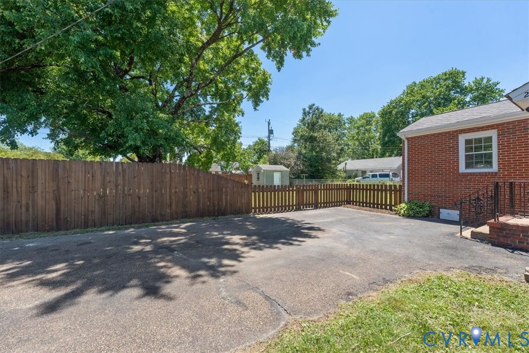 2331 Carlisle Ave