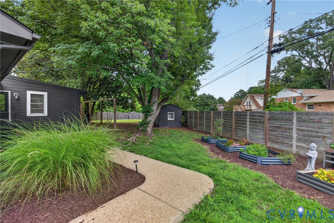 7724 Turf Ln