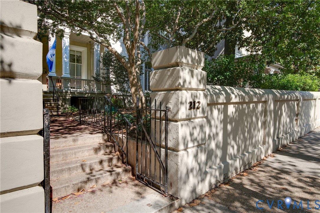 212 W Franklin St Unit#U204