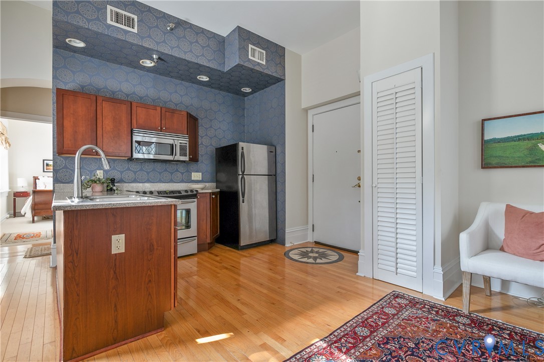 212 W Franklin St Unit#U204