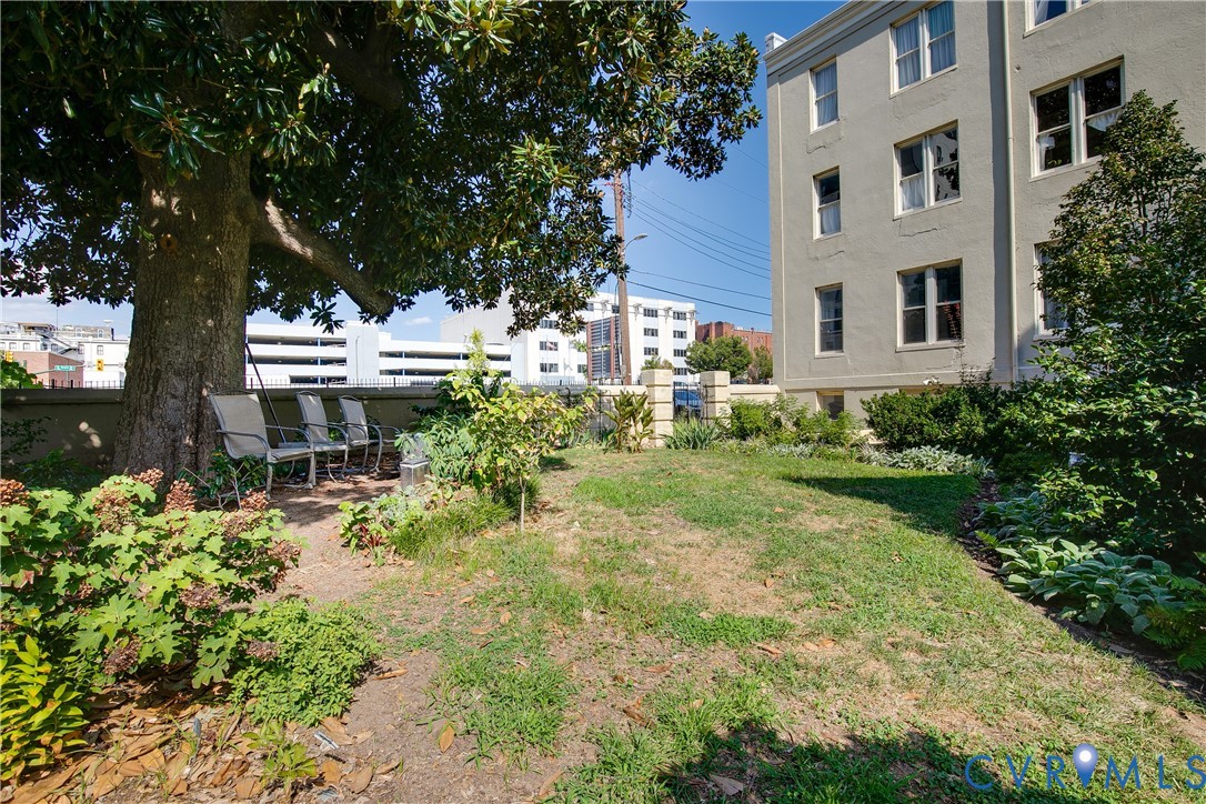 212 W Franklin St Unit#U204