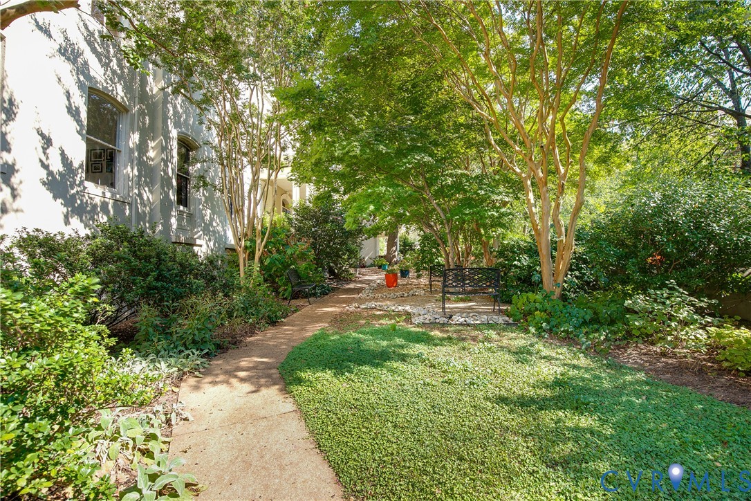 212 W Franklin St Unit#U204