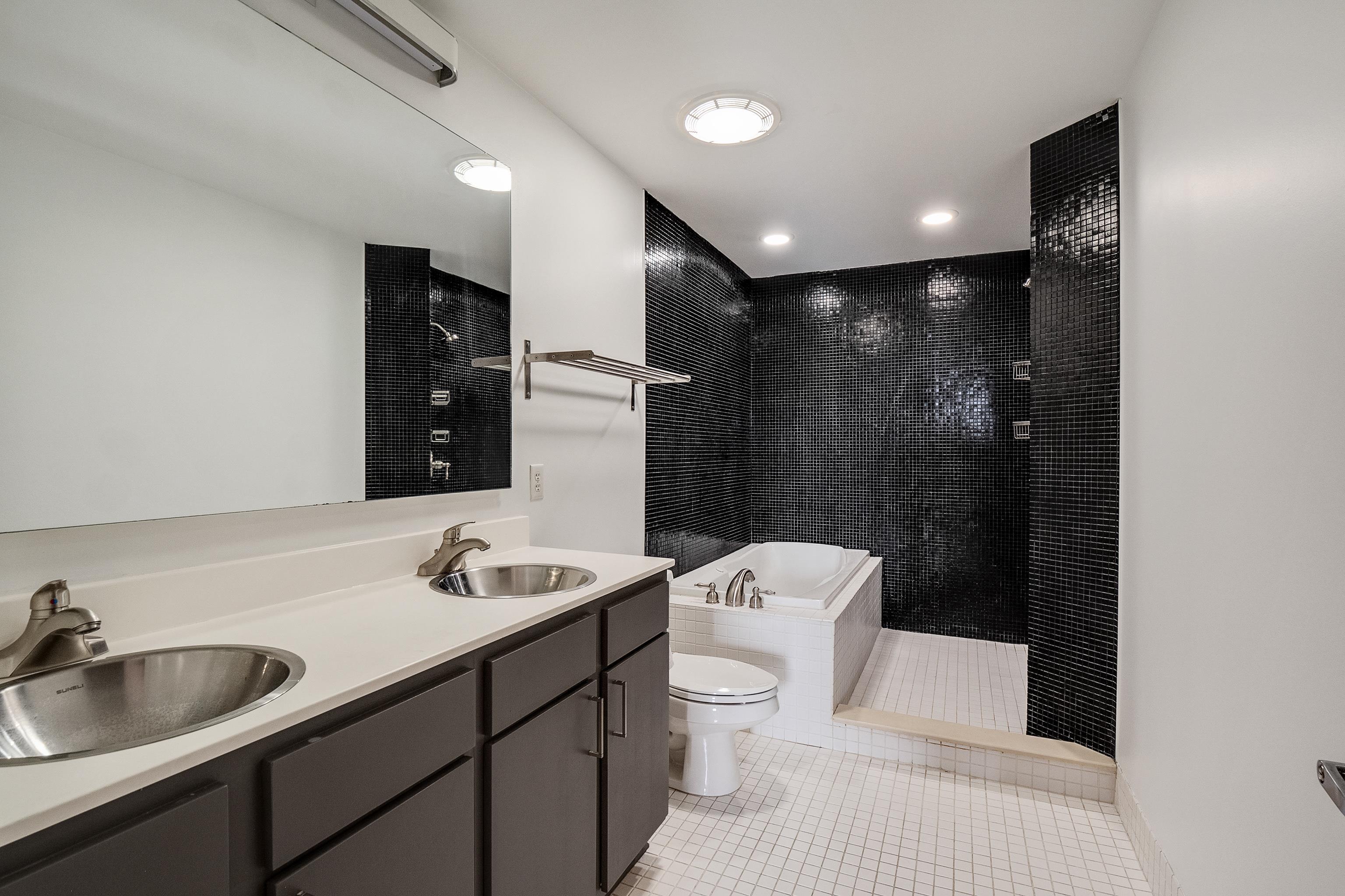 2 W G E PATTERSON AVE Unit: 214