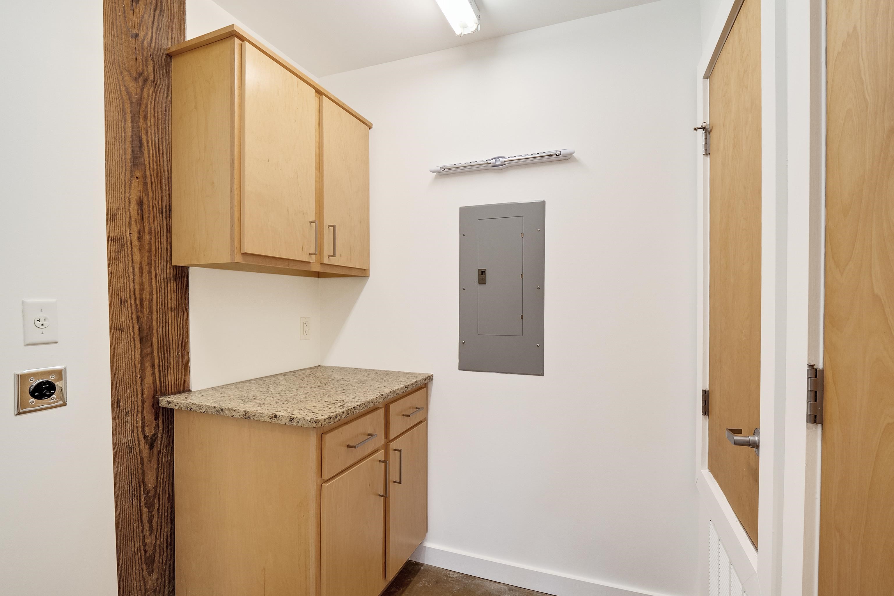 2 W G E PATTERSON AVE Unit: 214