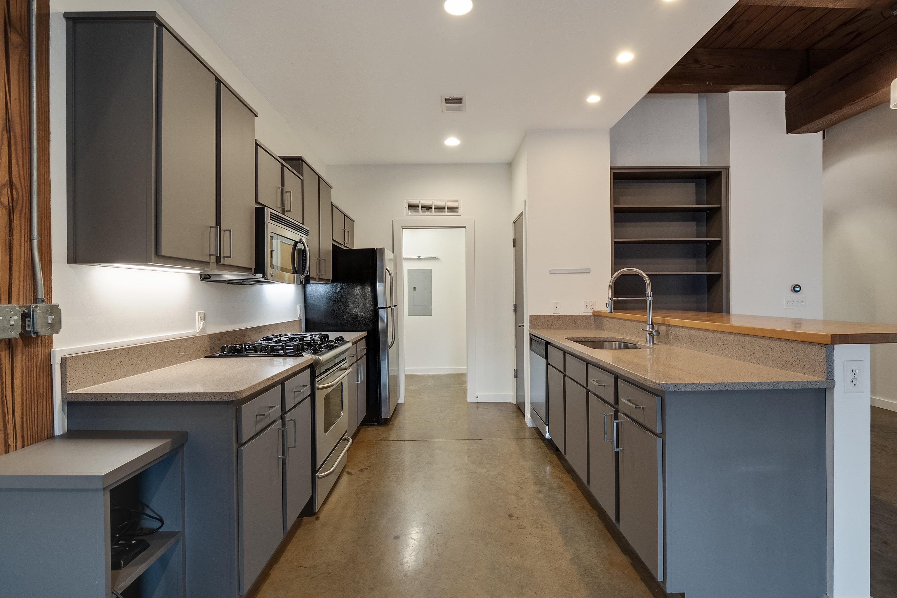 2 W G E PATTERSON AVE Unit: 214
