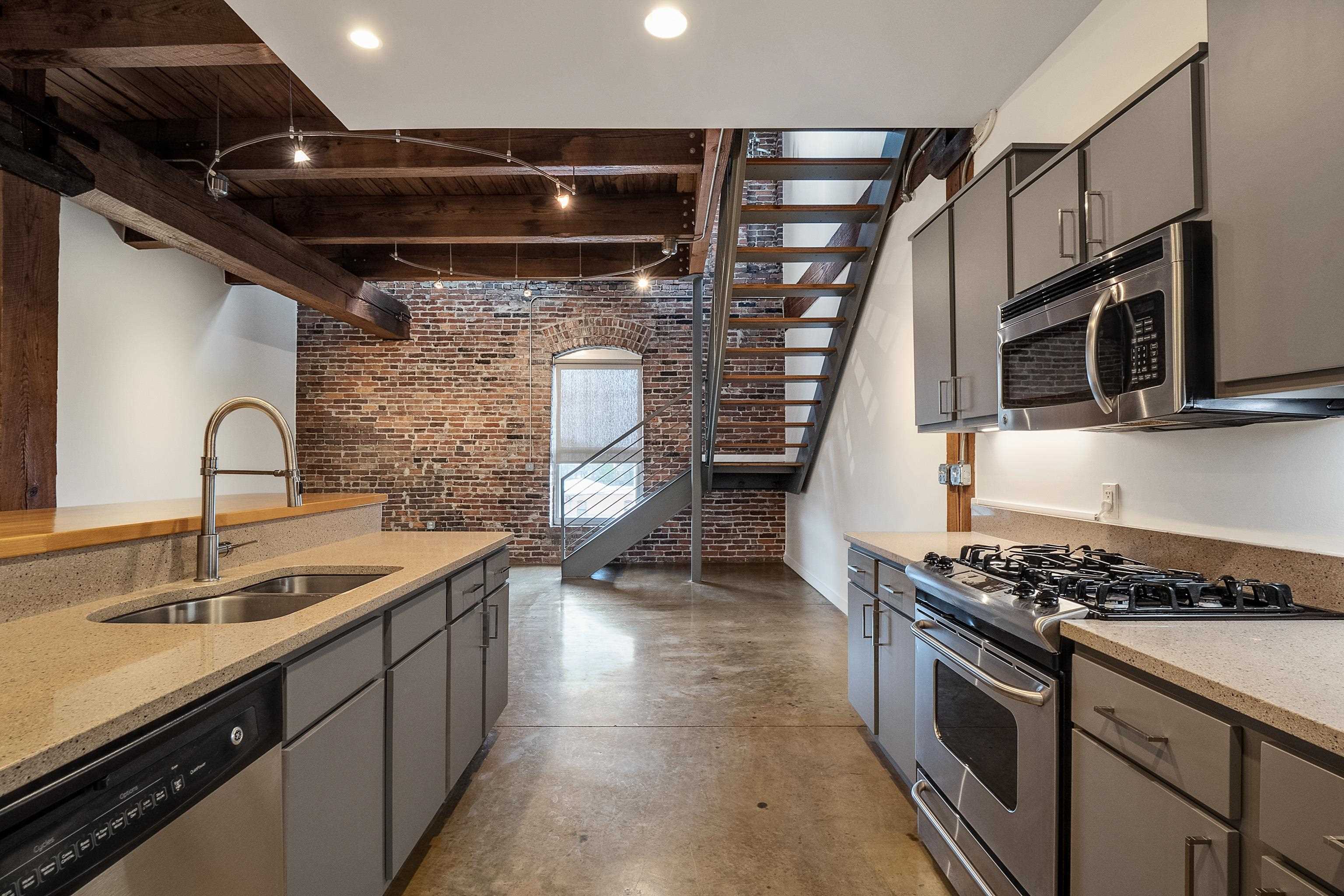 2 W G E PATTERSON AVE Unit: 214