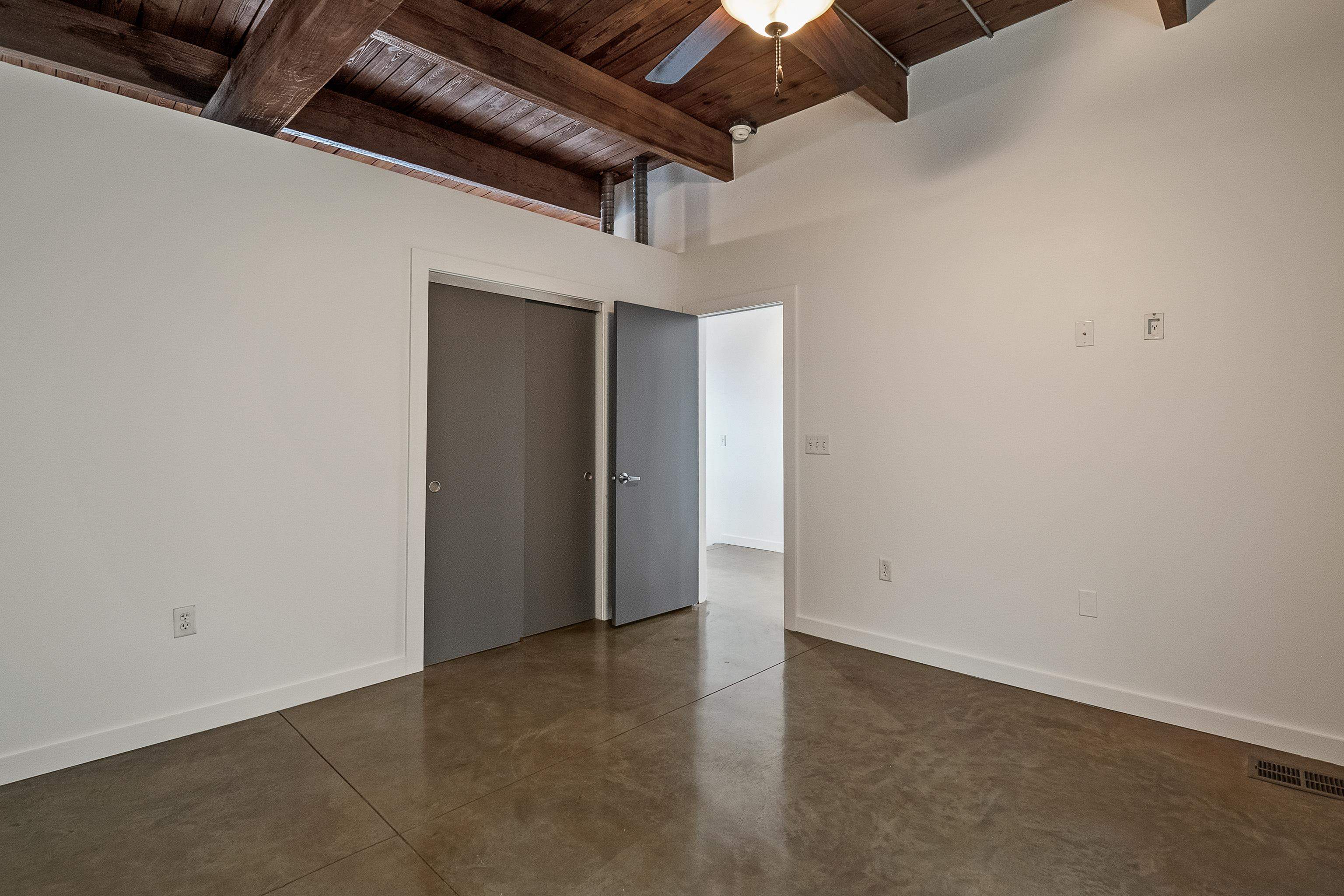 2 W G E PATTERSON AVE Unit: 214