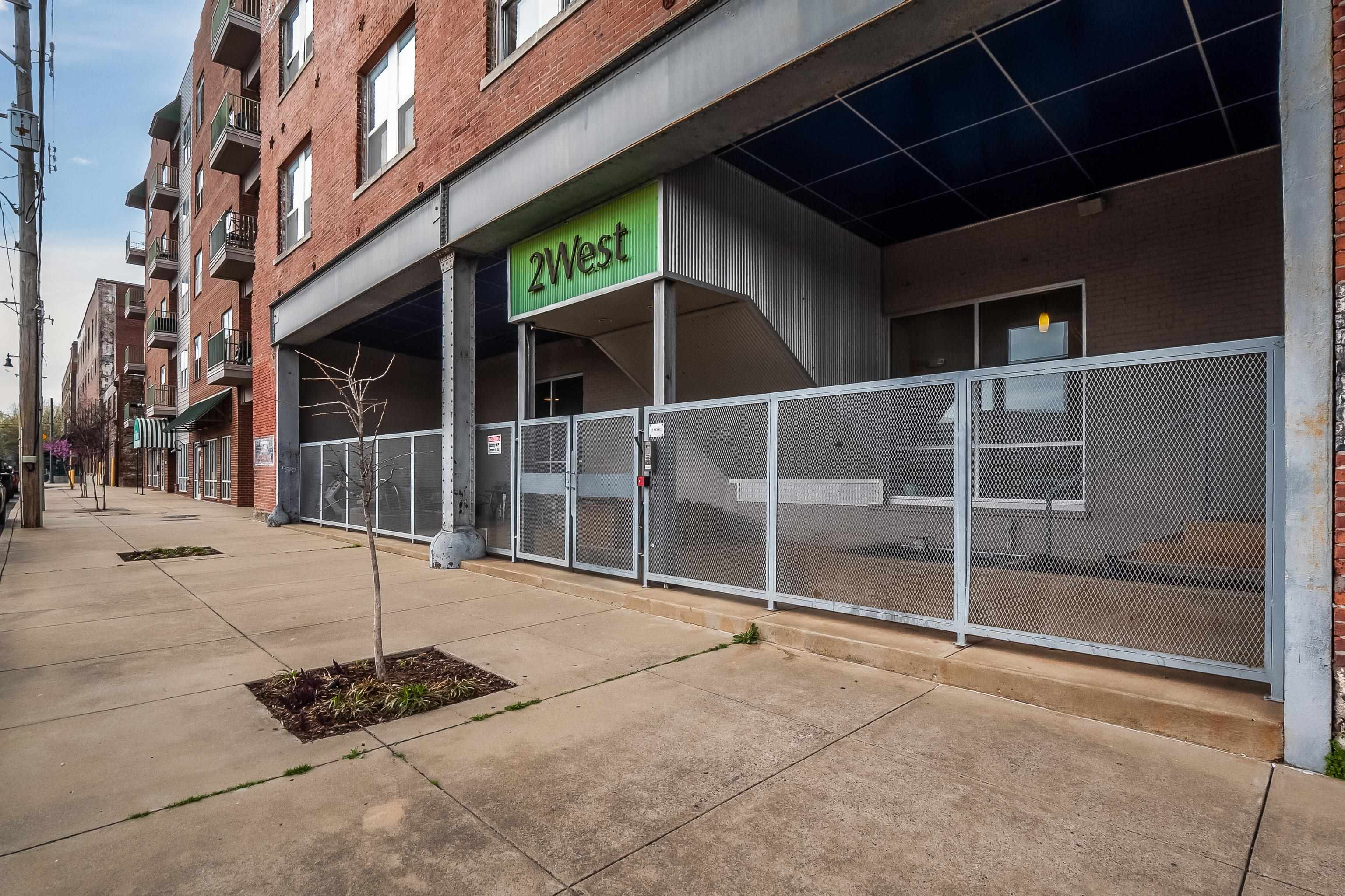 2 W G E PATTERSON AVE Unit: 214