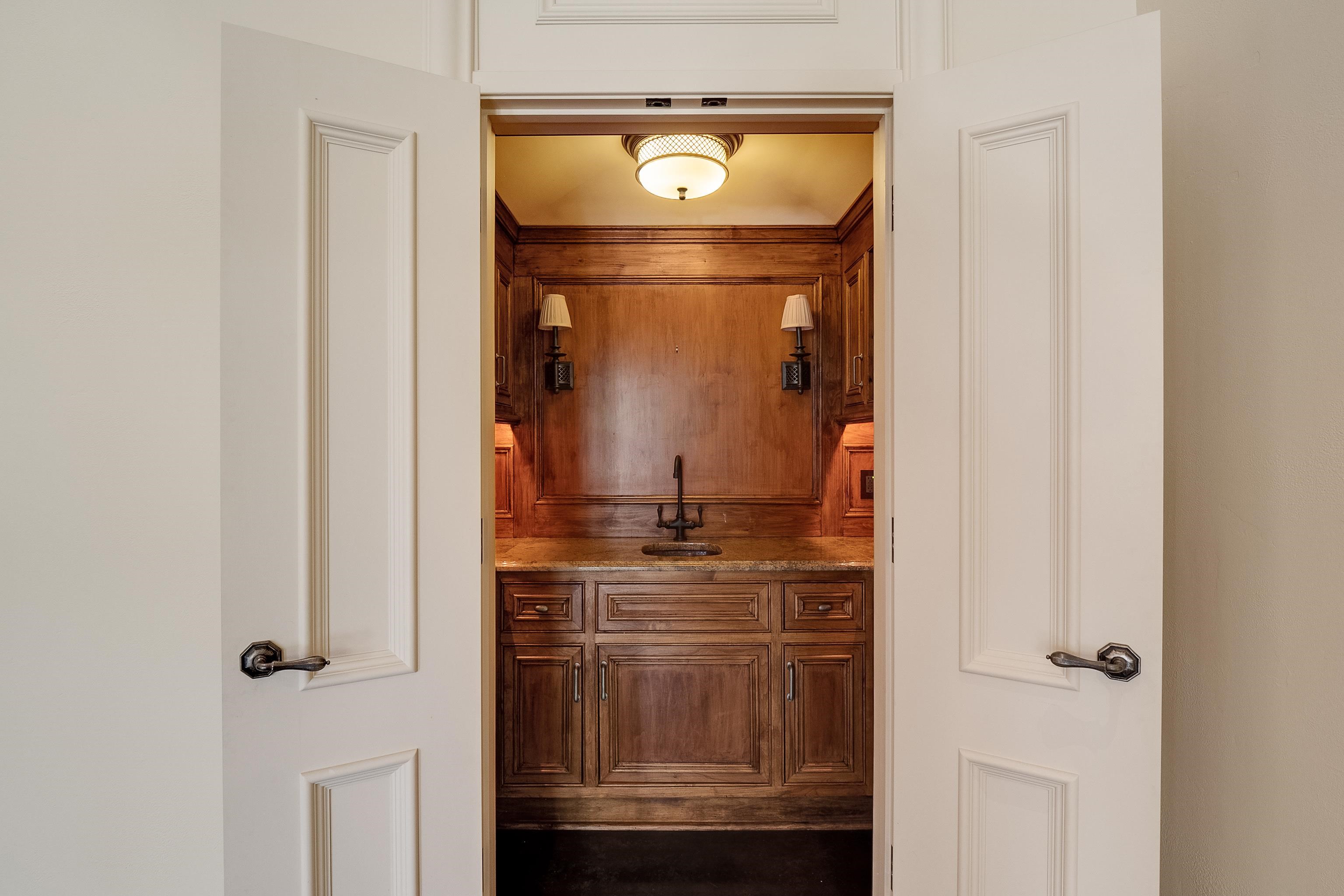 154 CLOISTER GREEN CV