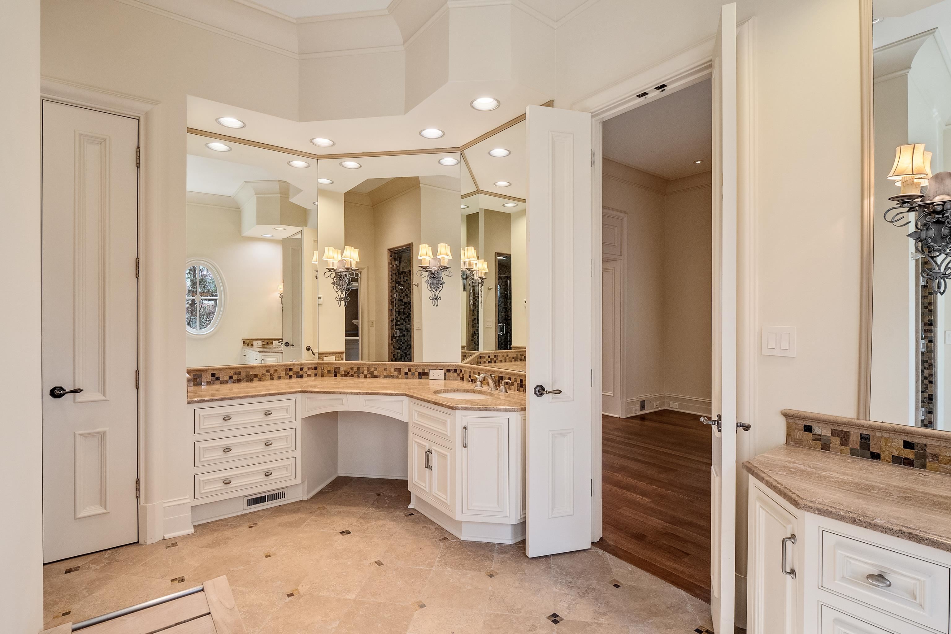154 CLOISTER GREEN CV