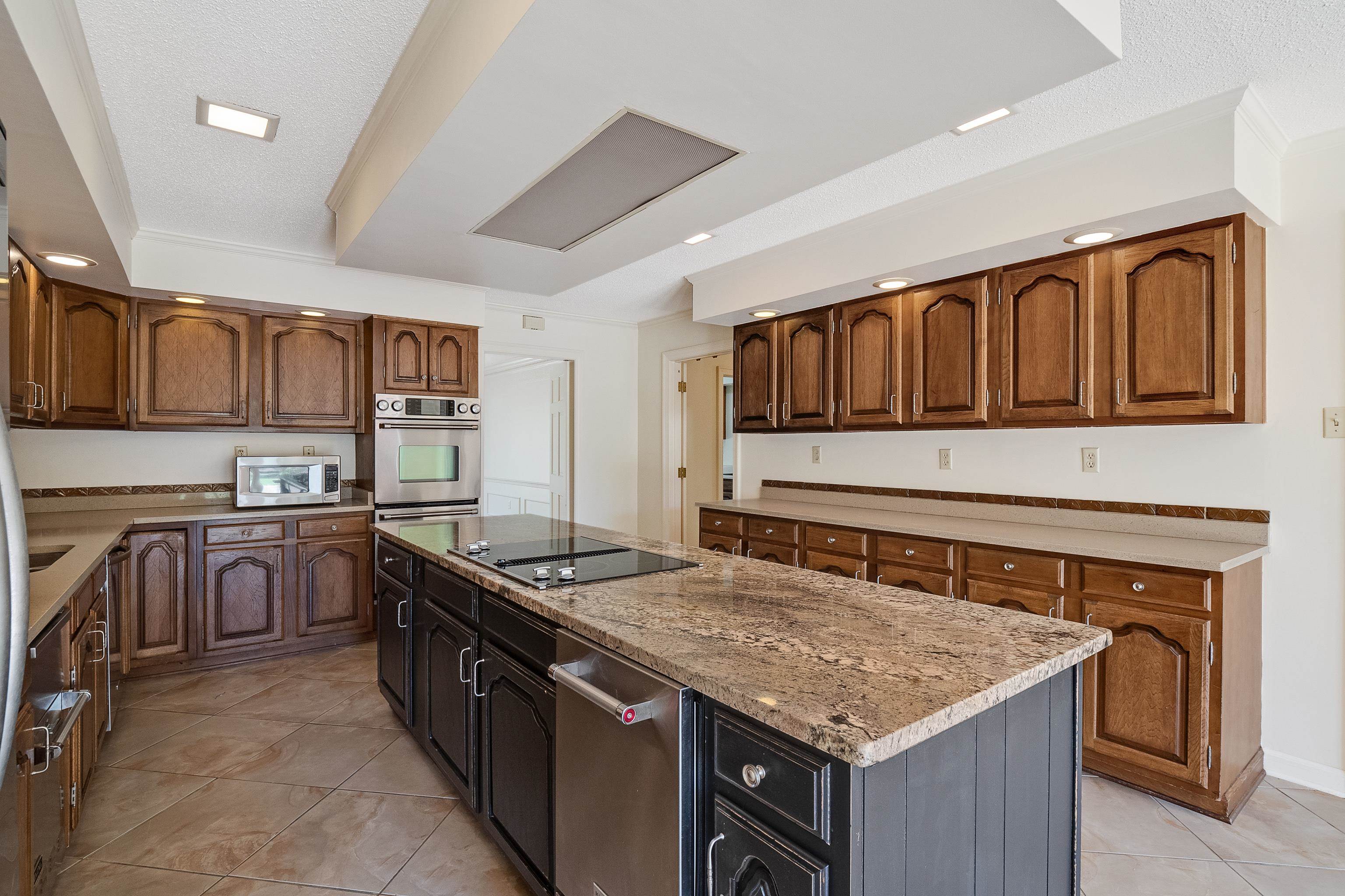 6711 WILD BERRY LN