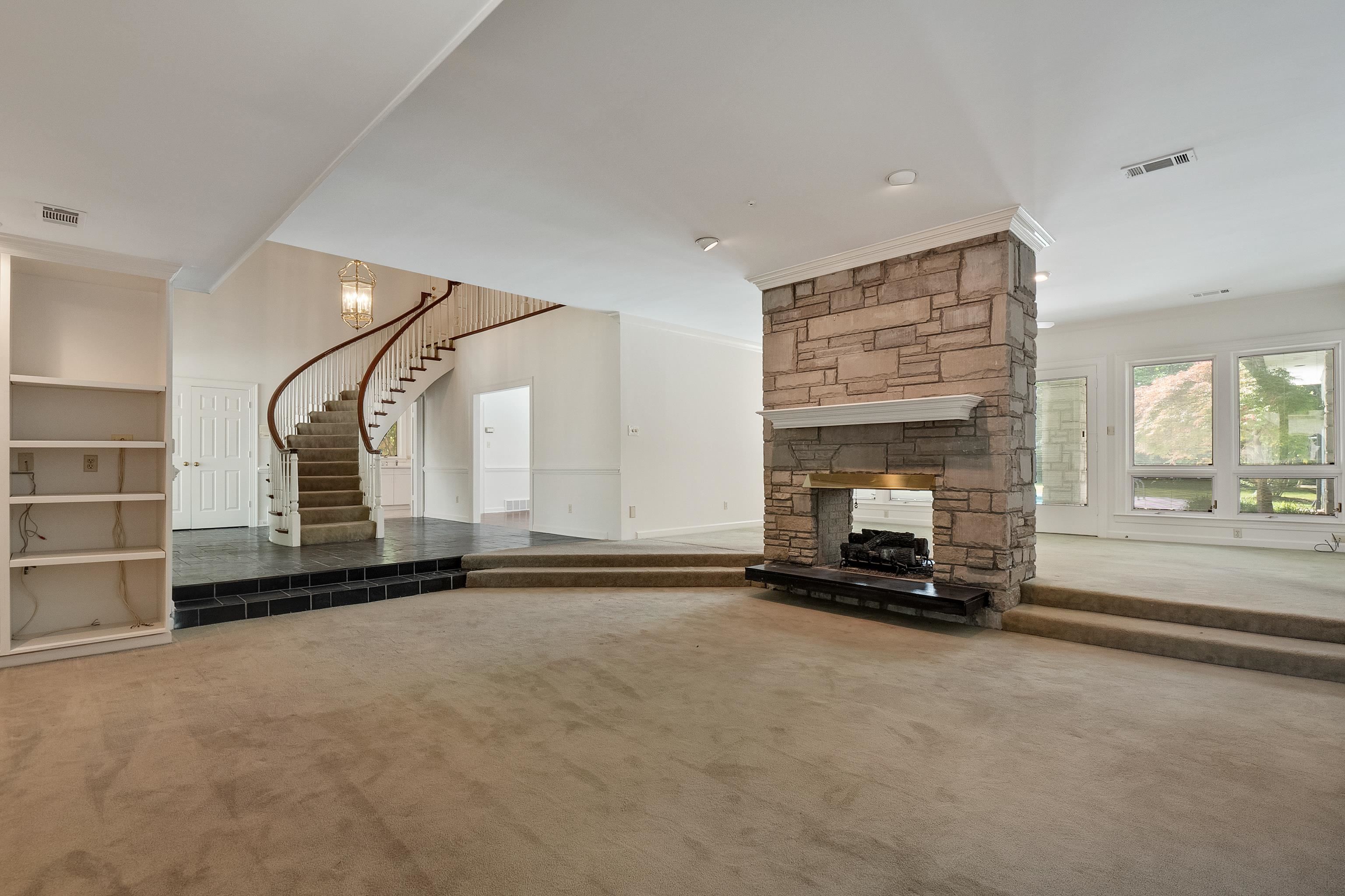 5909 REDFEARN DR