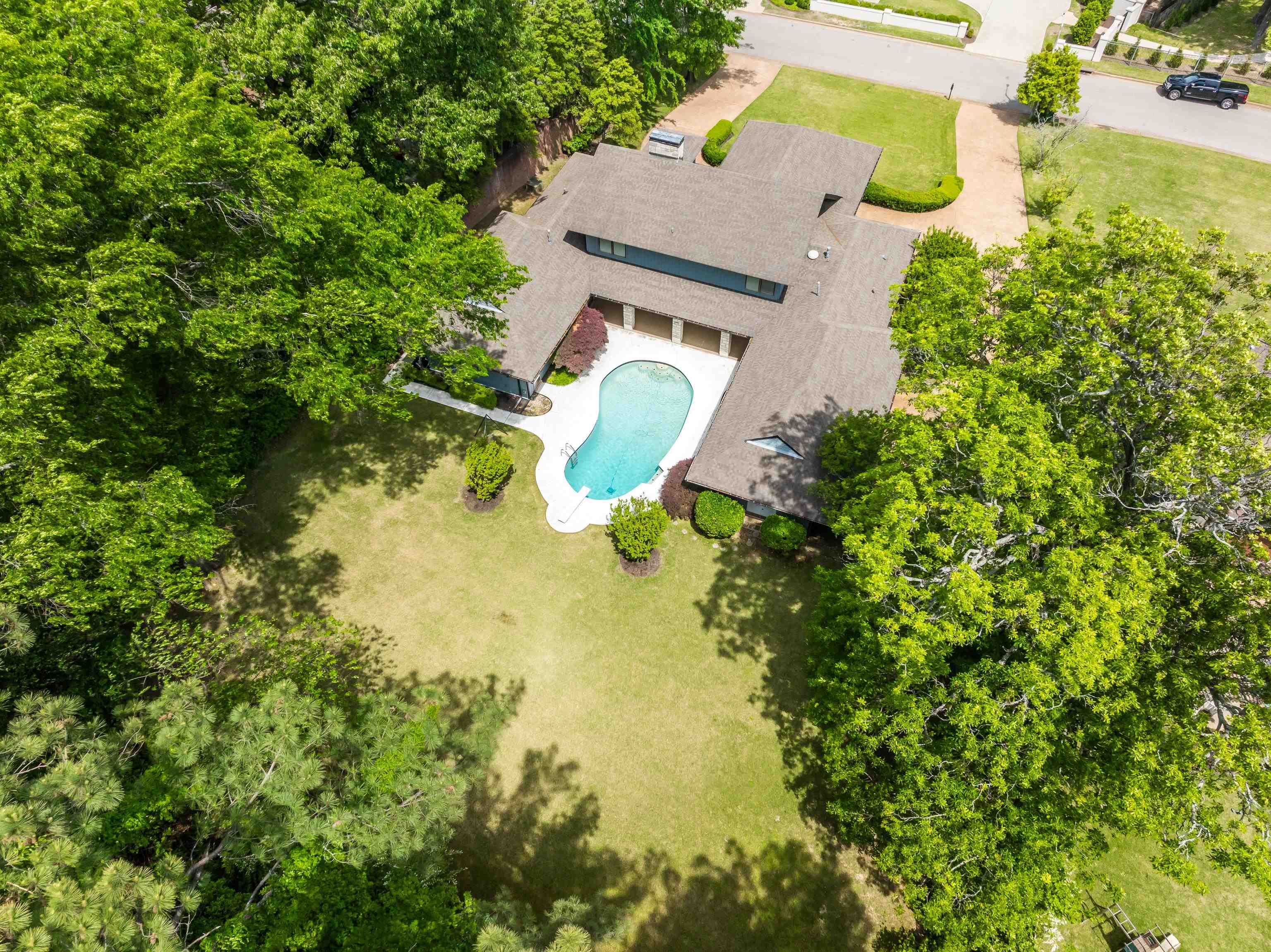 5909 REDFEARN DR