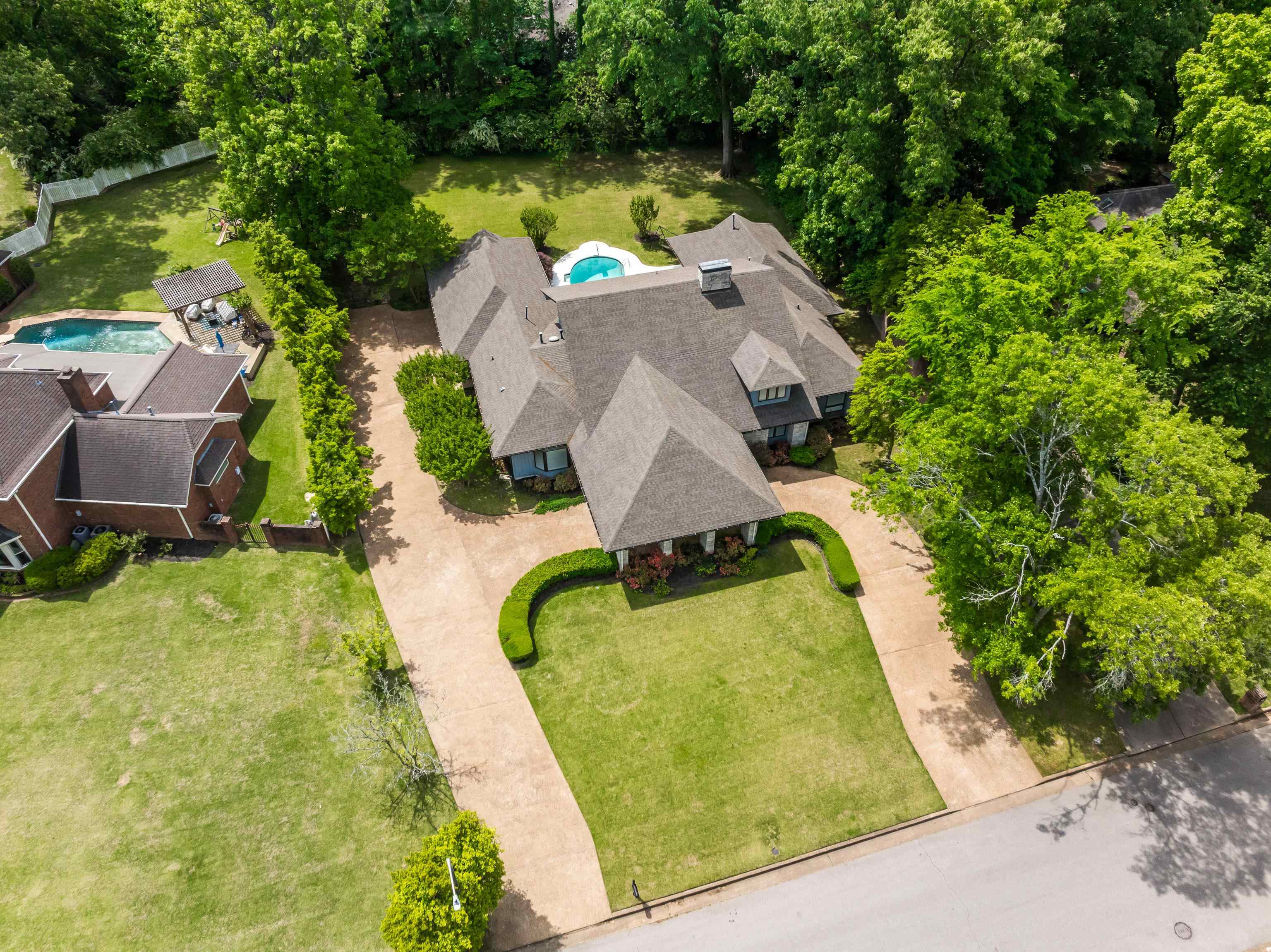 5909 REDFEARN DR