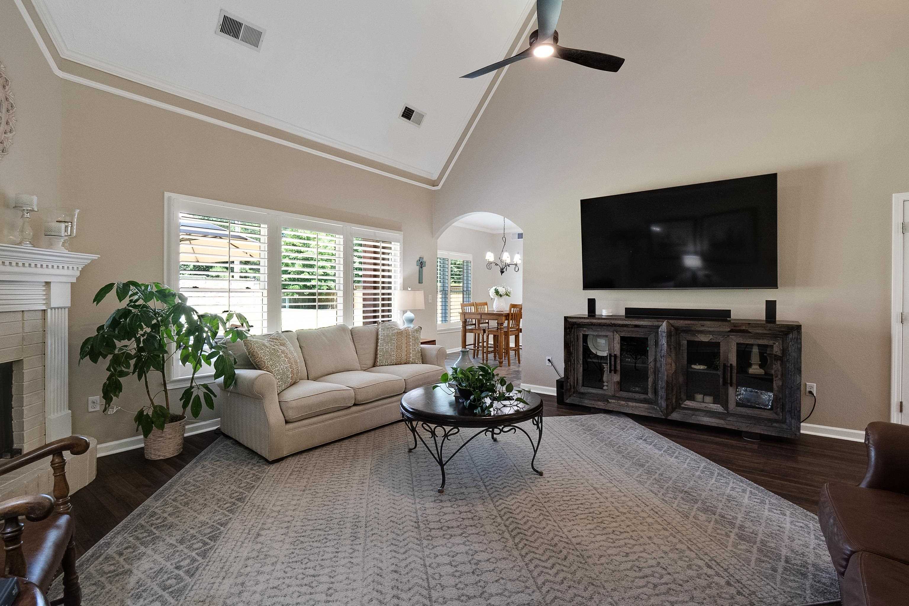 741 TWIN LEAF DR