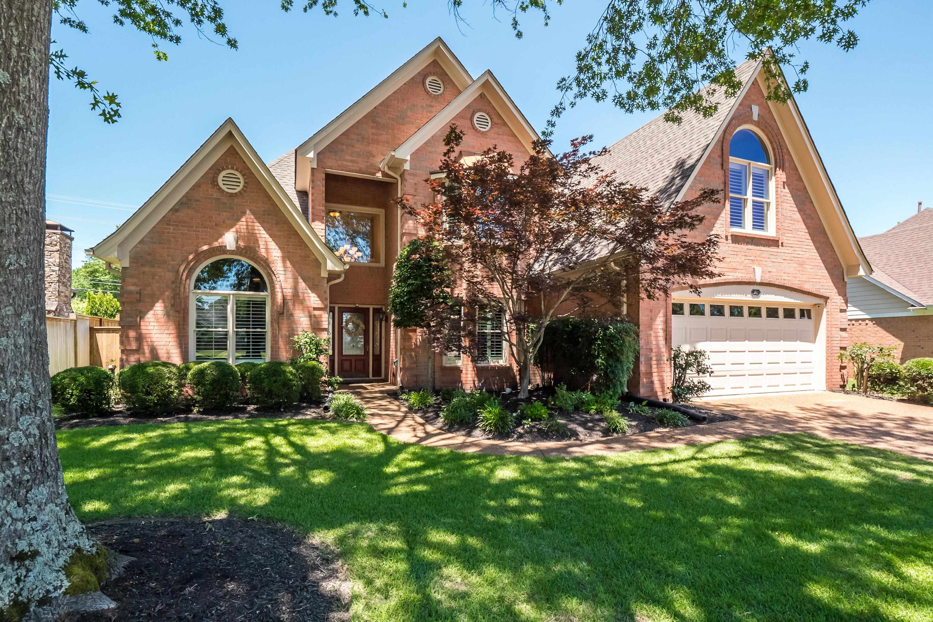 741 TWIN LEAF DR