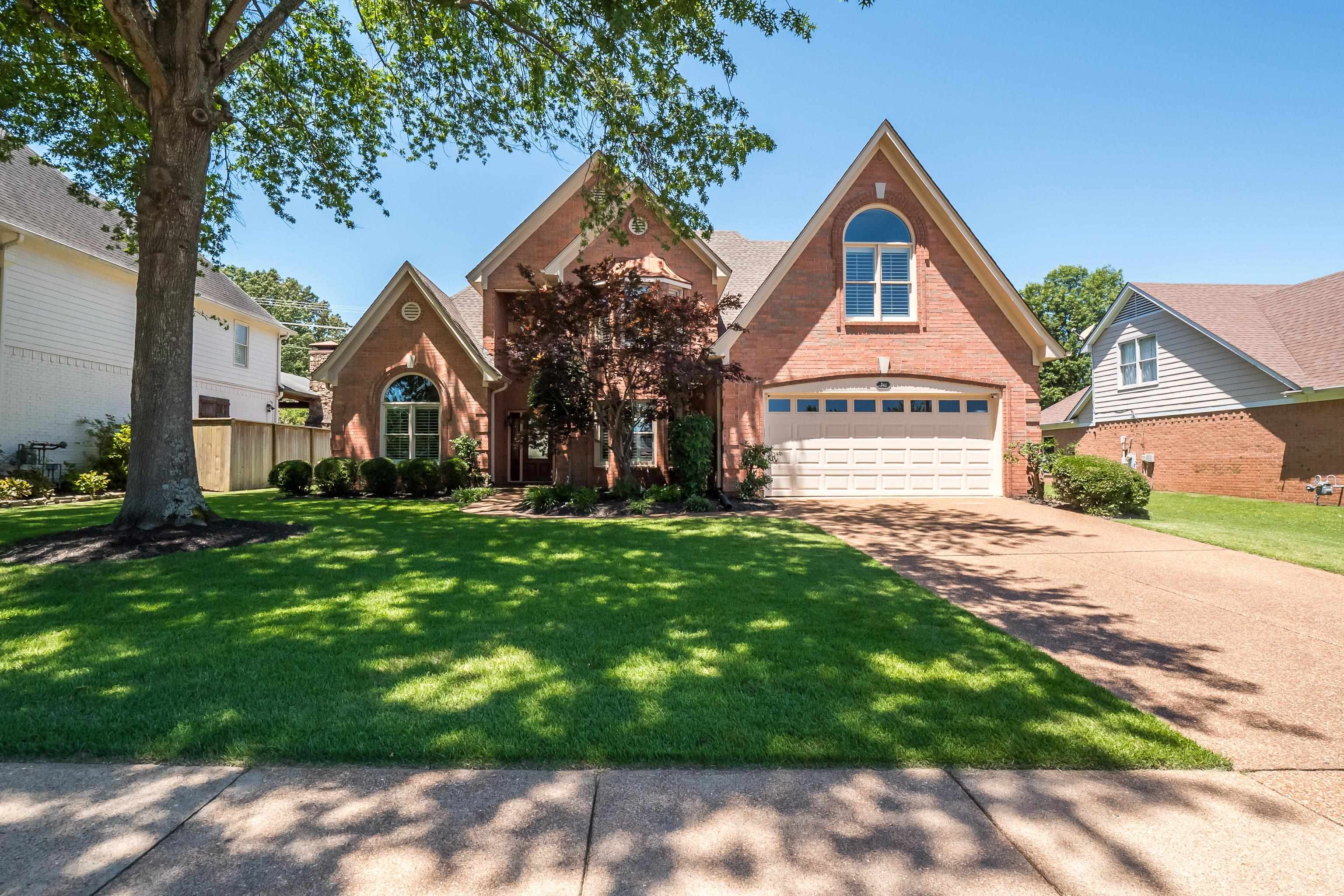 741 TWIN LEAF DR
