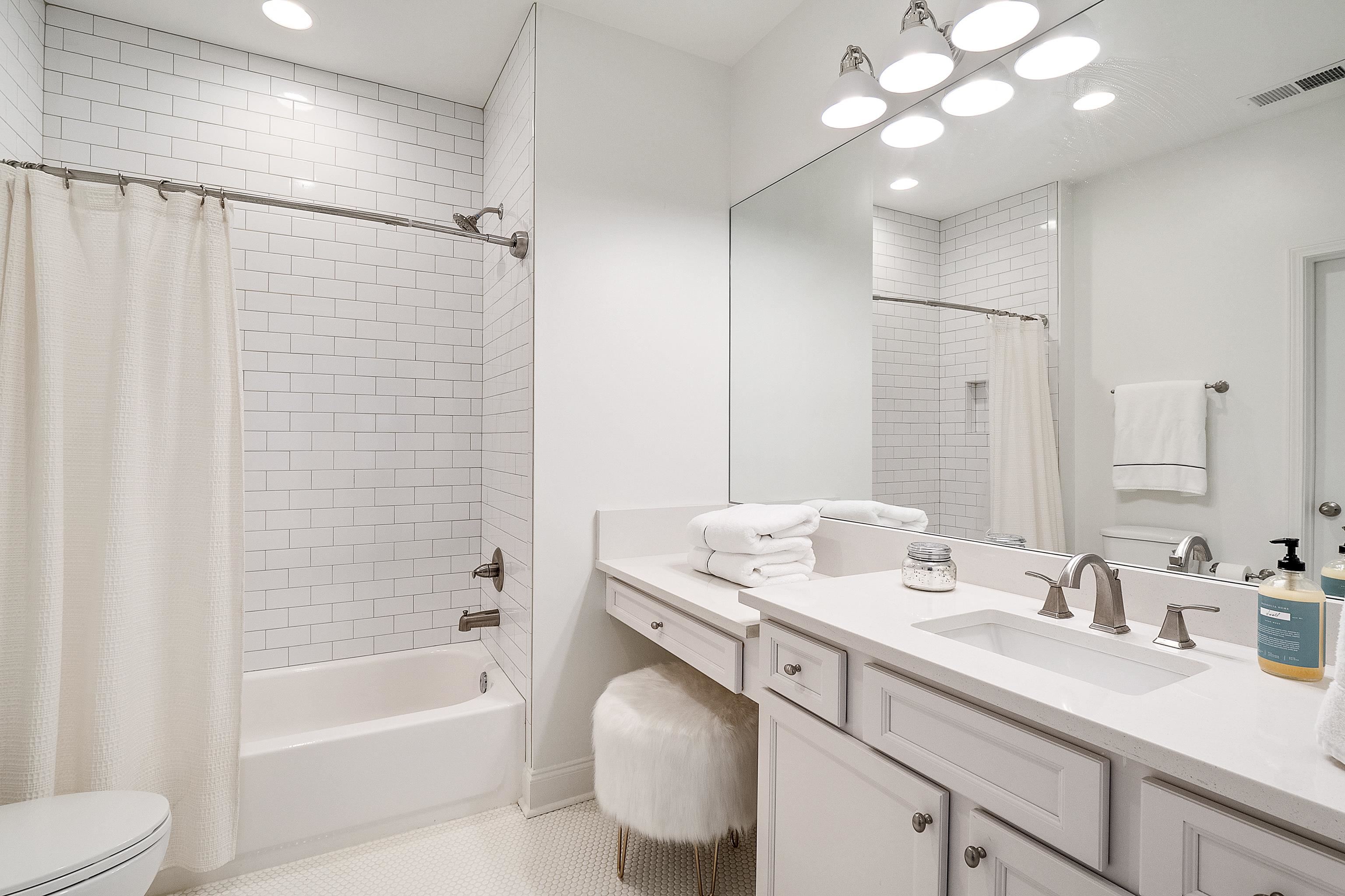 6590 CORINNE OAK CV