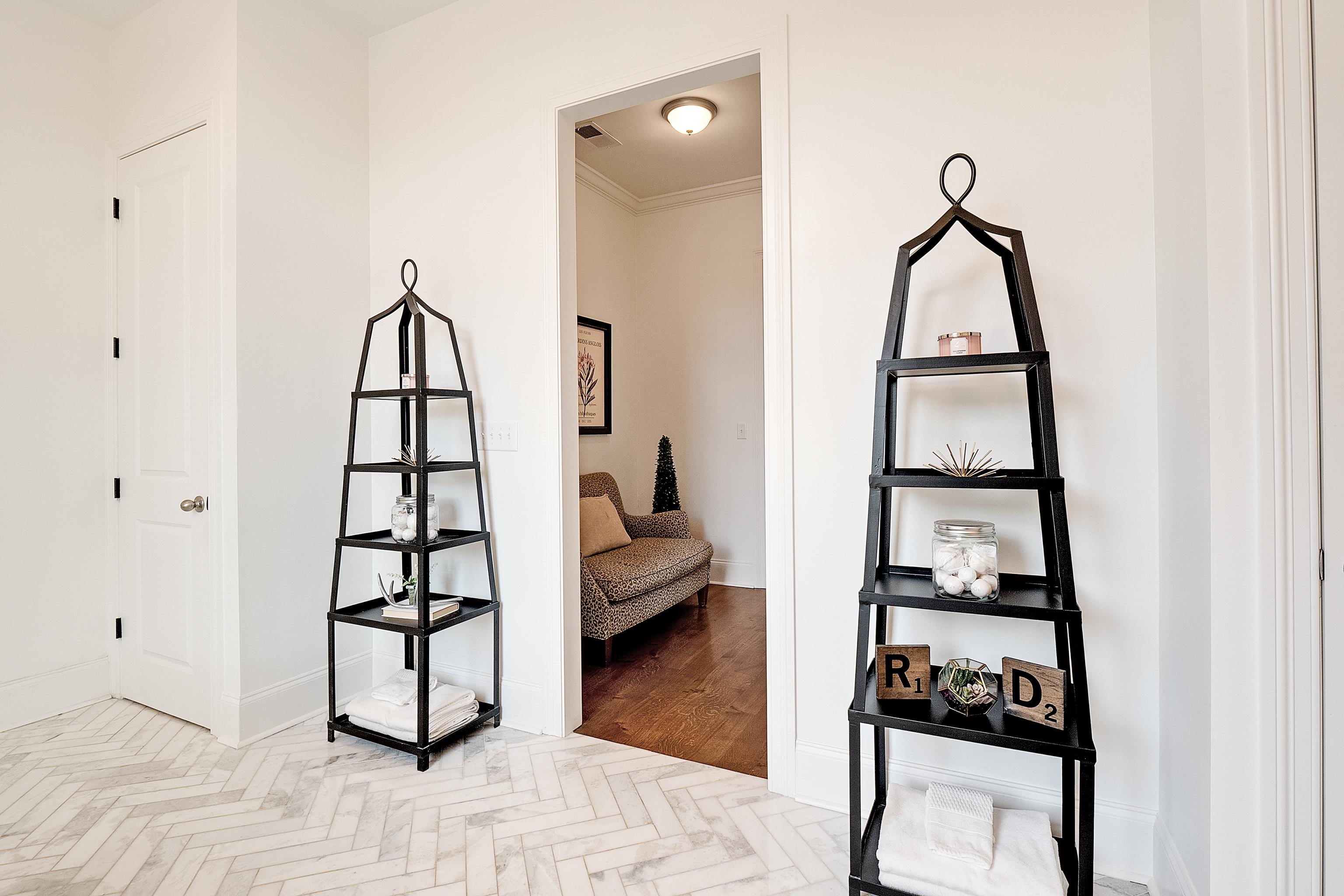 6590 CORINNE OAK CV