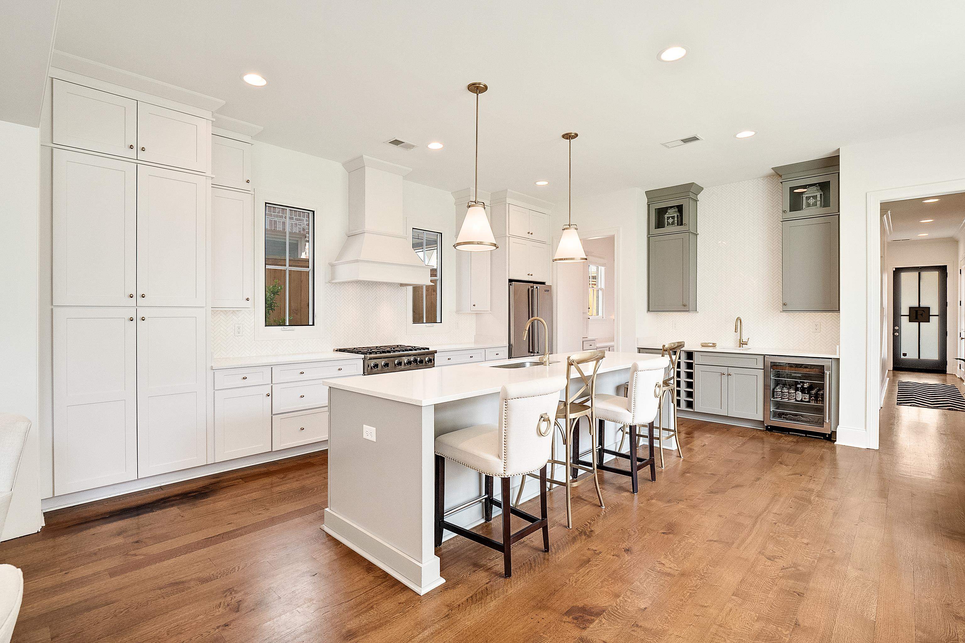 6590 CORINNE OAK CV