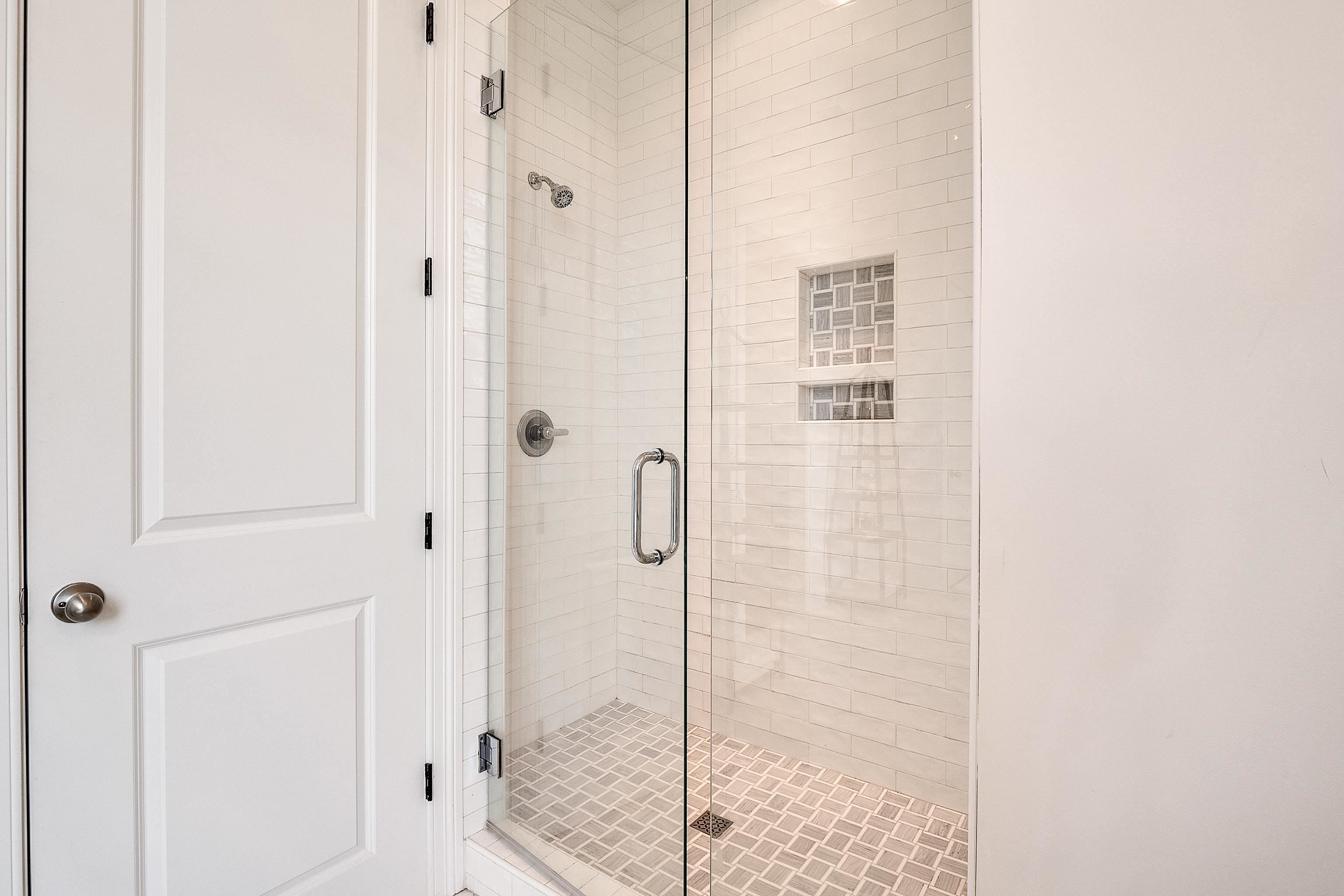 6590 CORINNE OAK CV