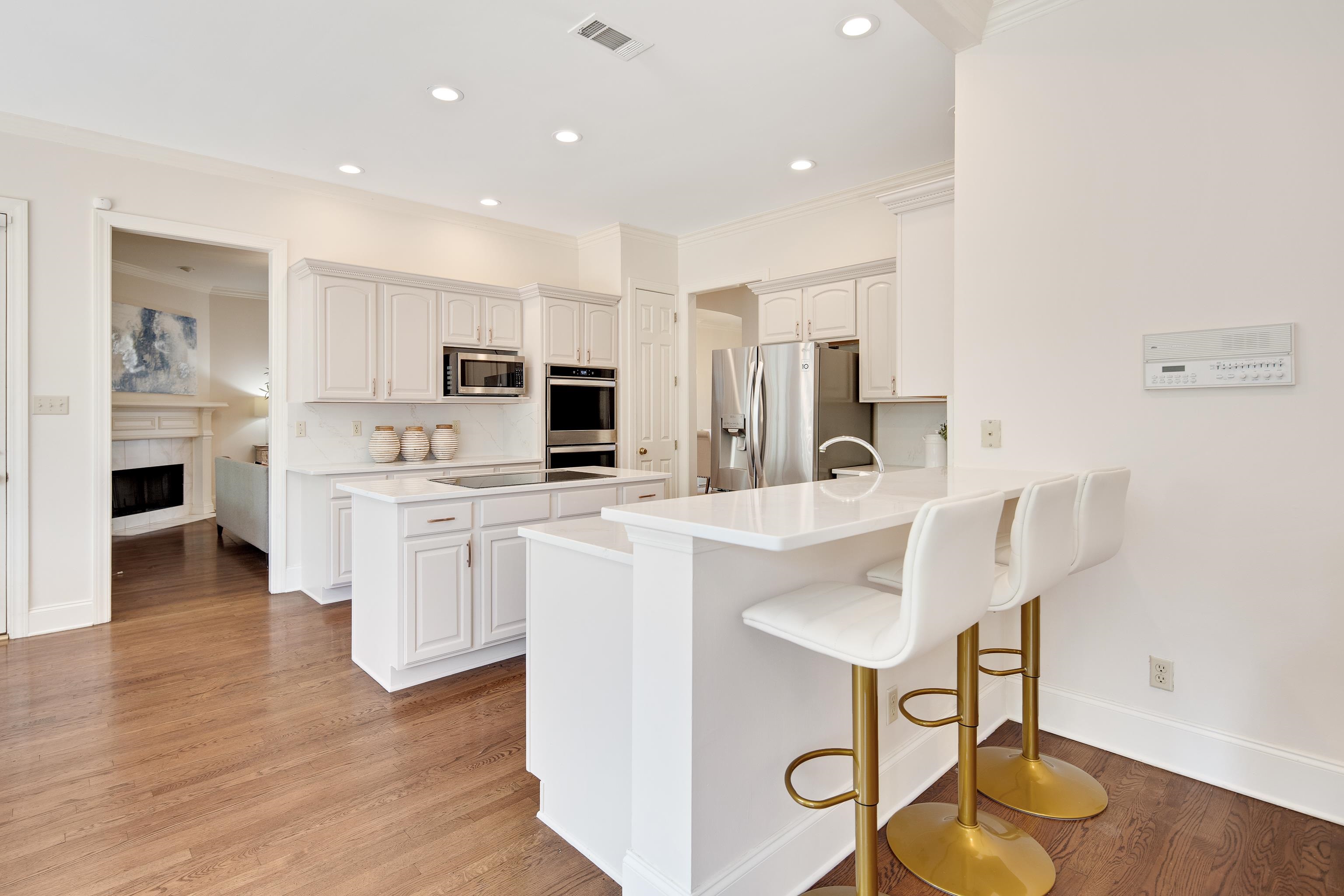 9355 GRESHAM CV