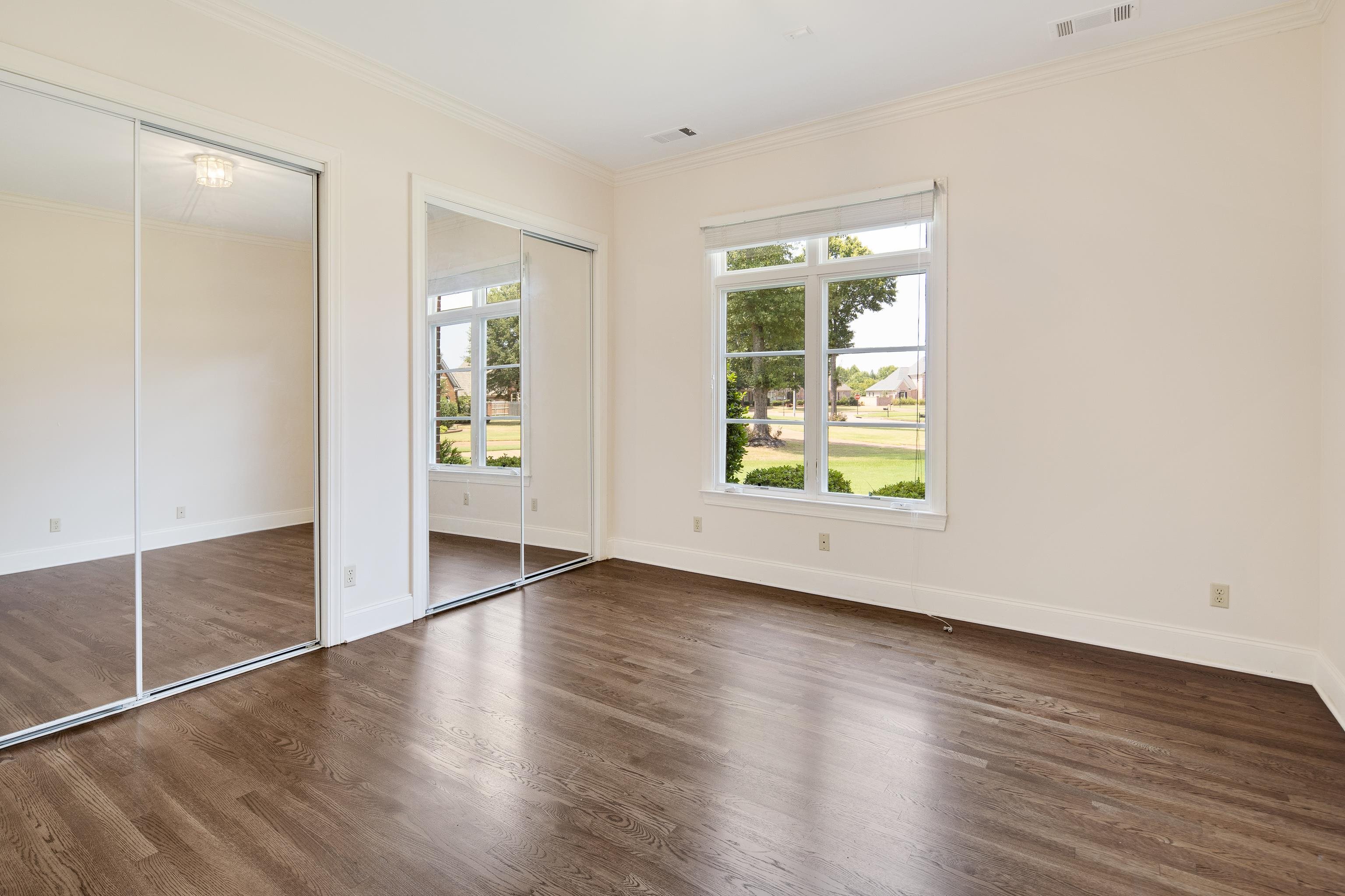 9355 GRESHAM CV