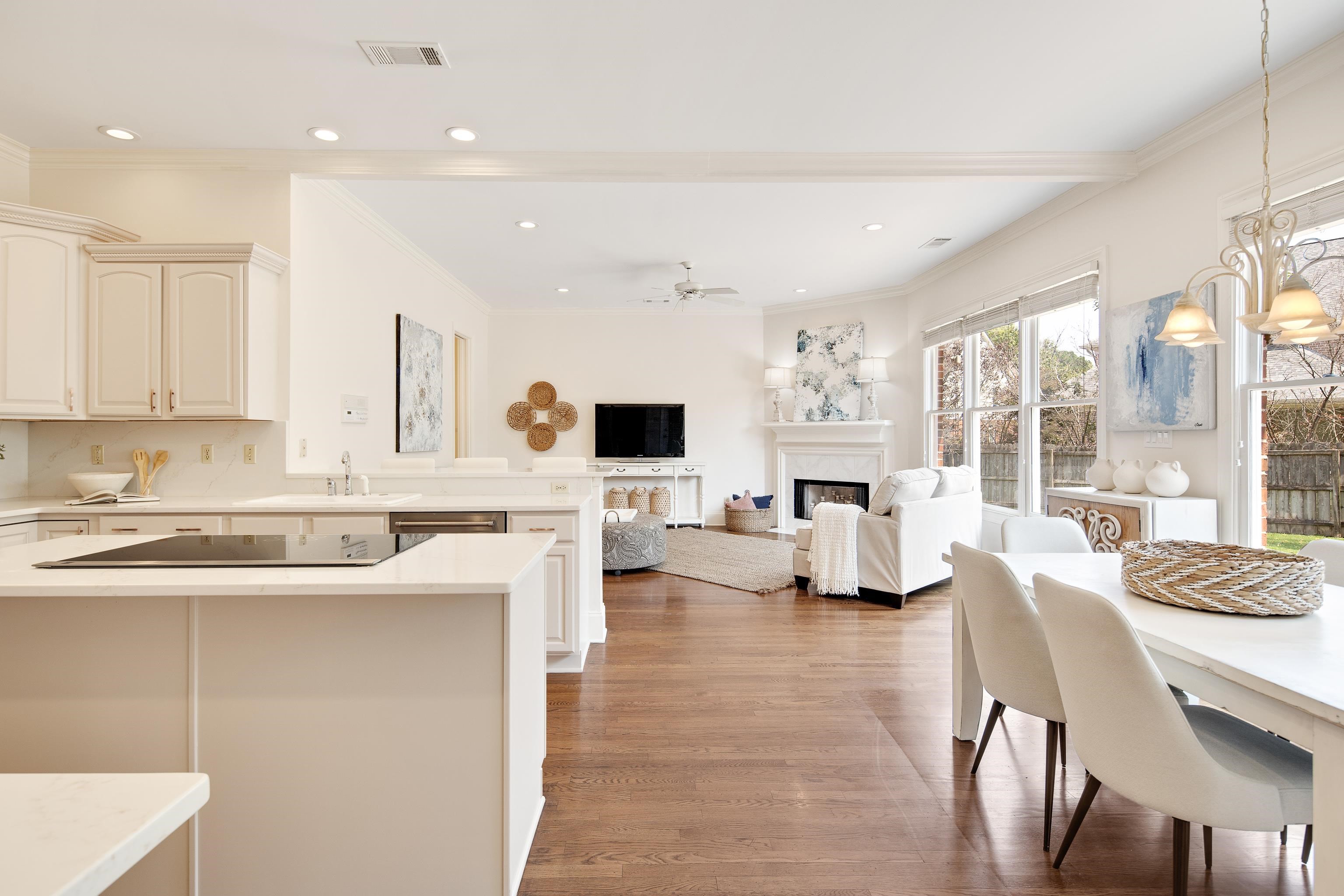 9355 GRESHAM CV