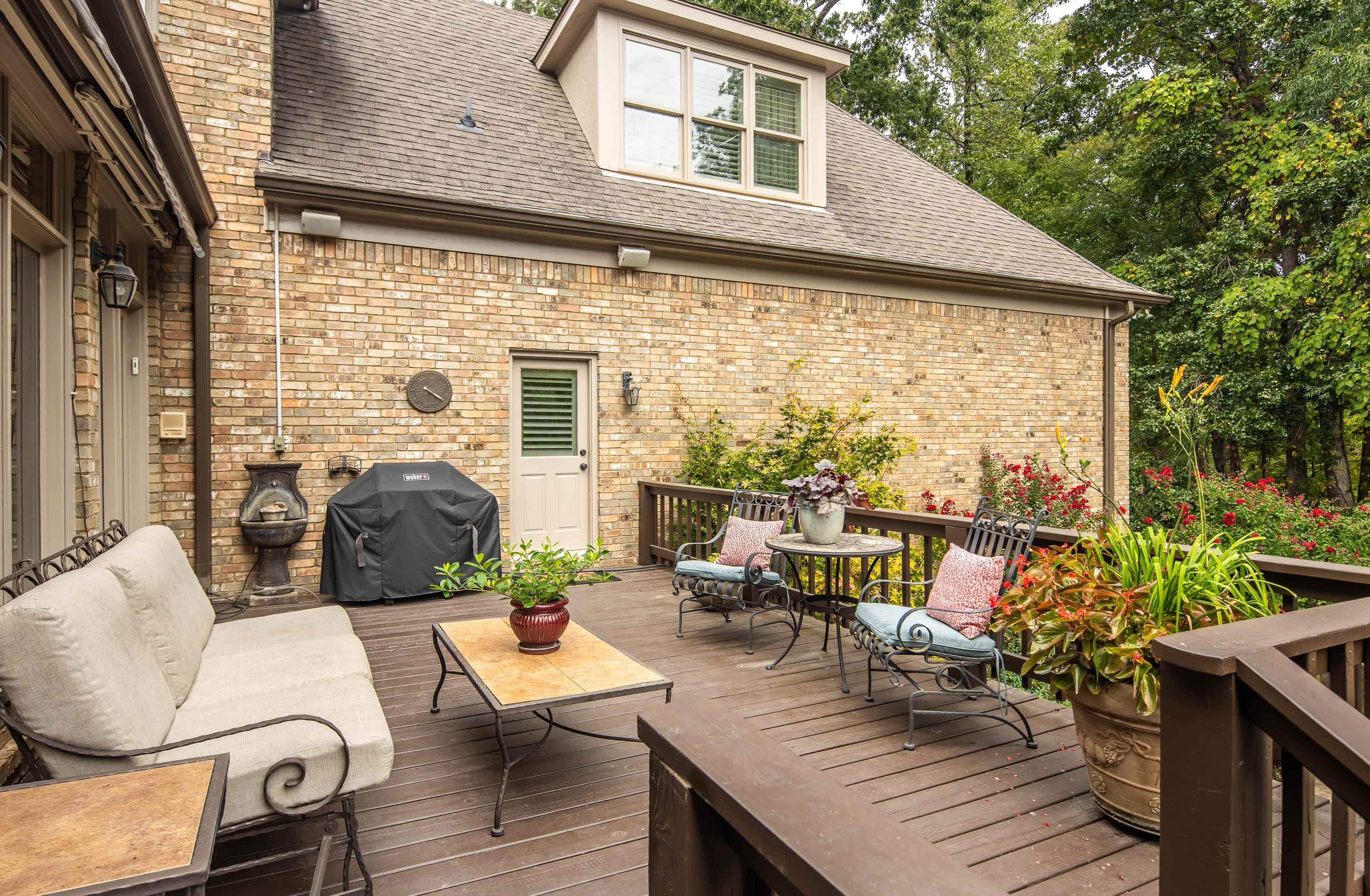 2397 LENNOX DR
