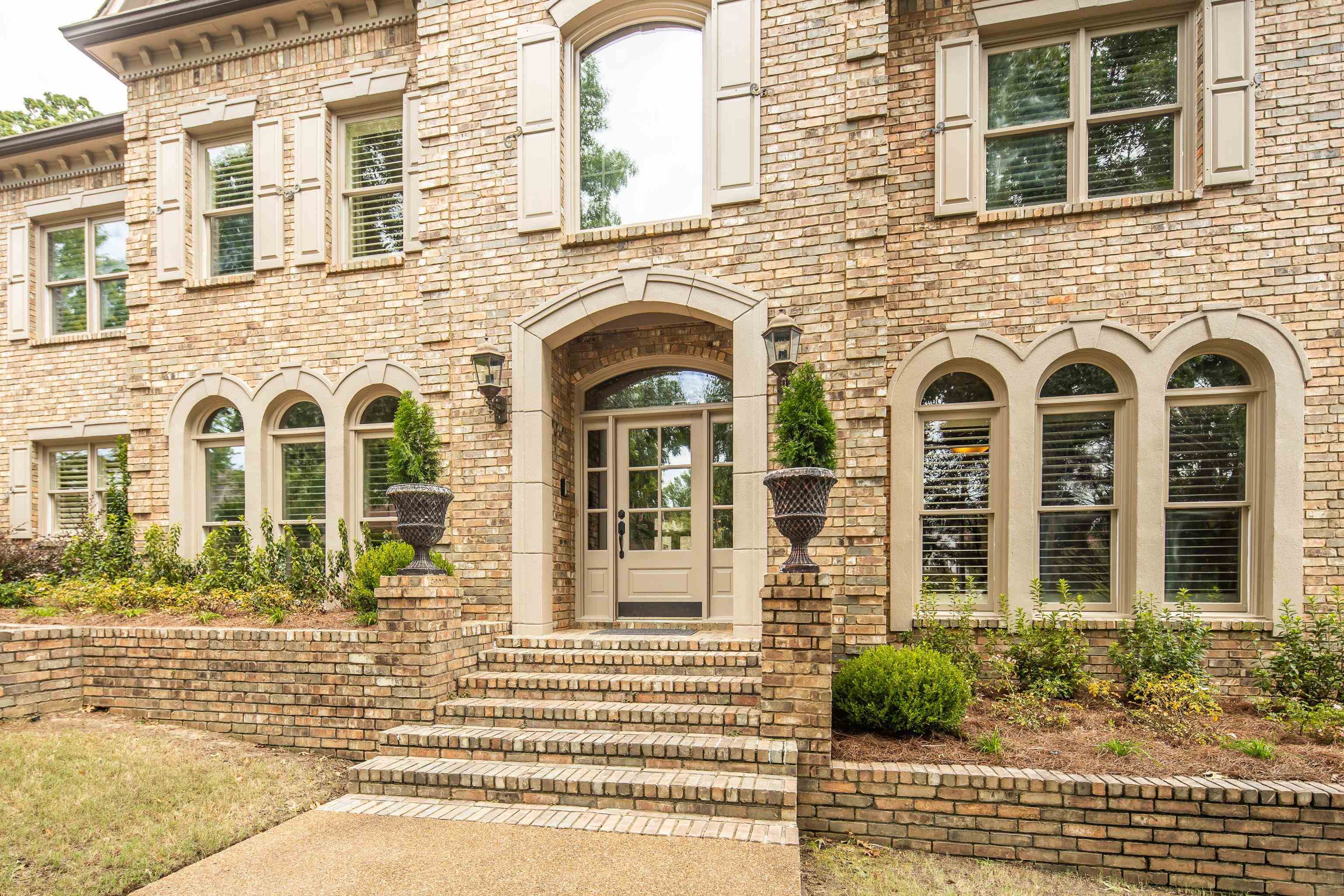 2397 LENNOX DR