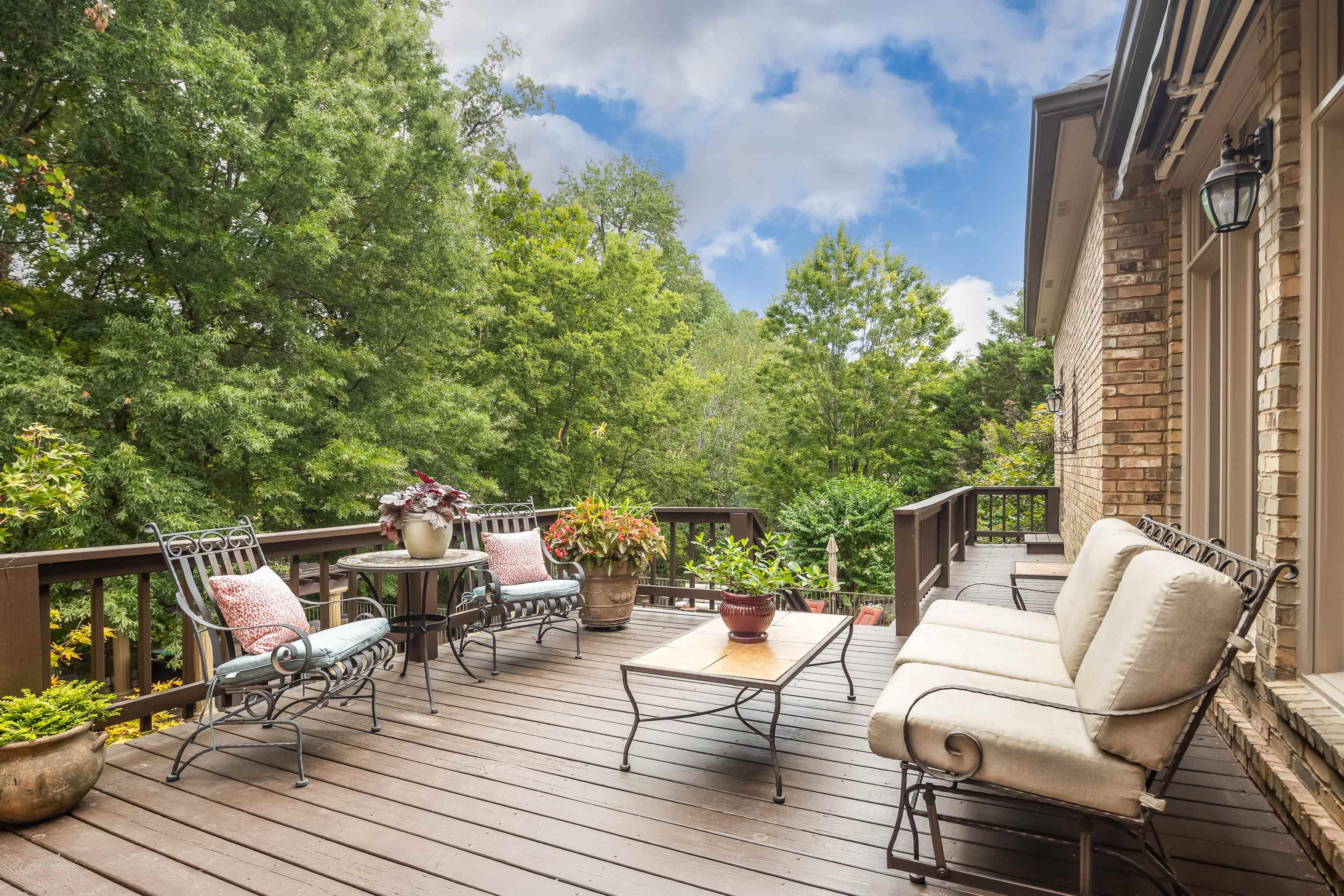 2397 LENNOX DR