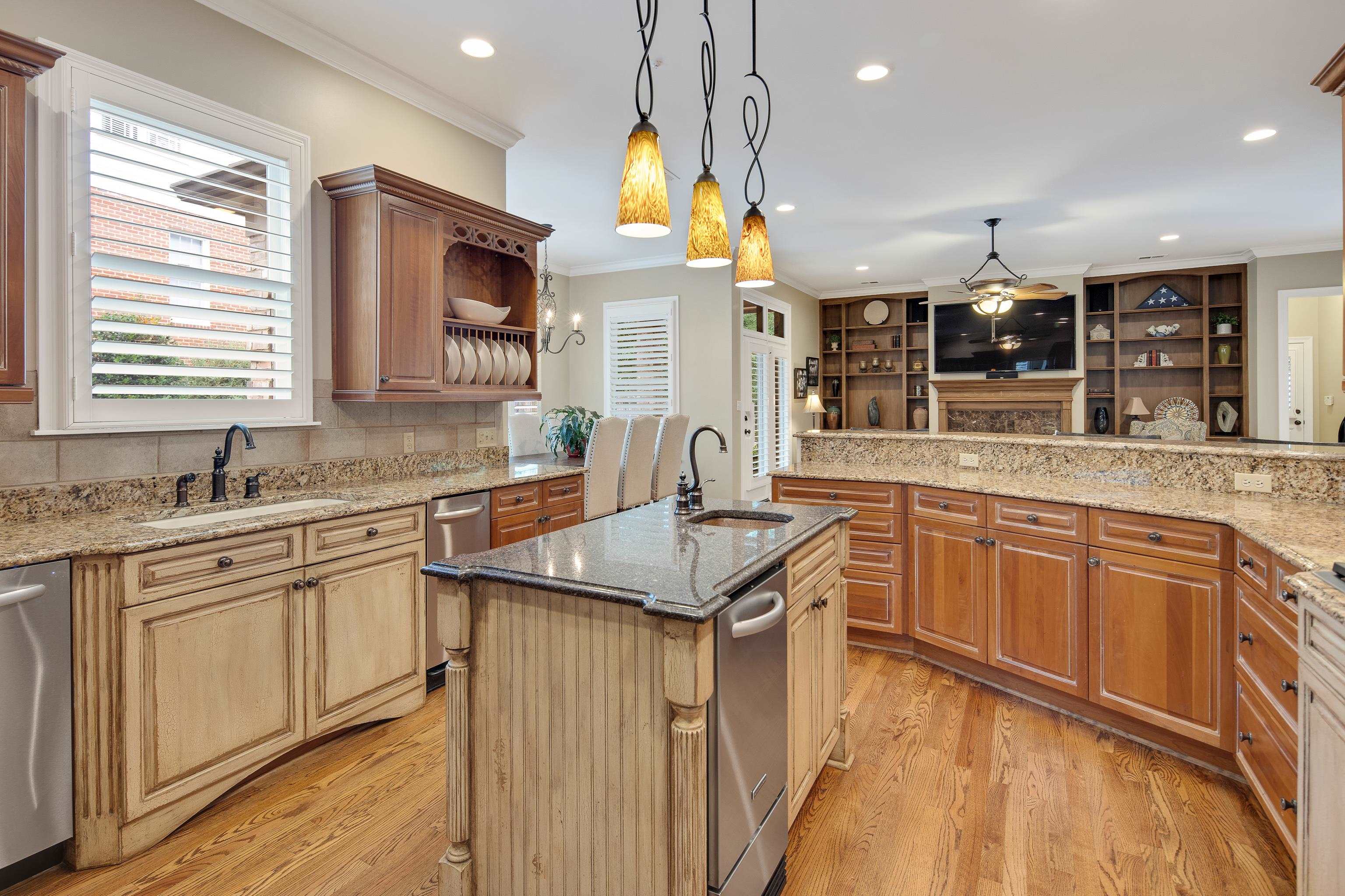 2397 LENNOX DR