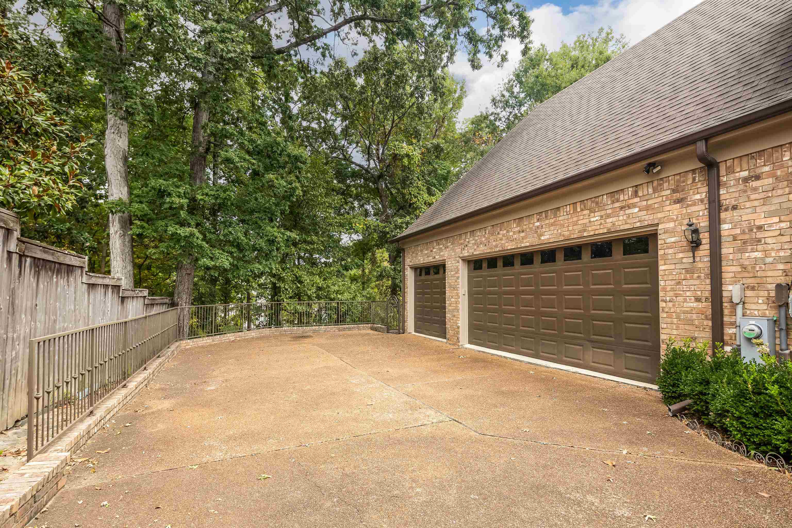 2397 LENNOX DR