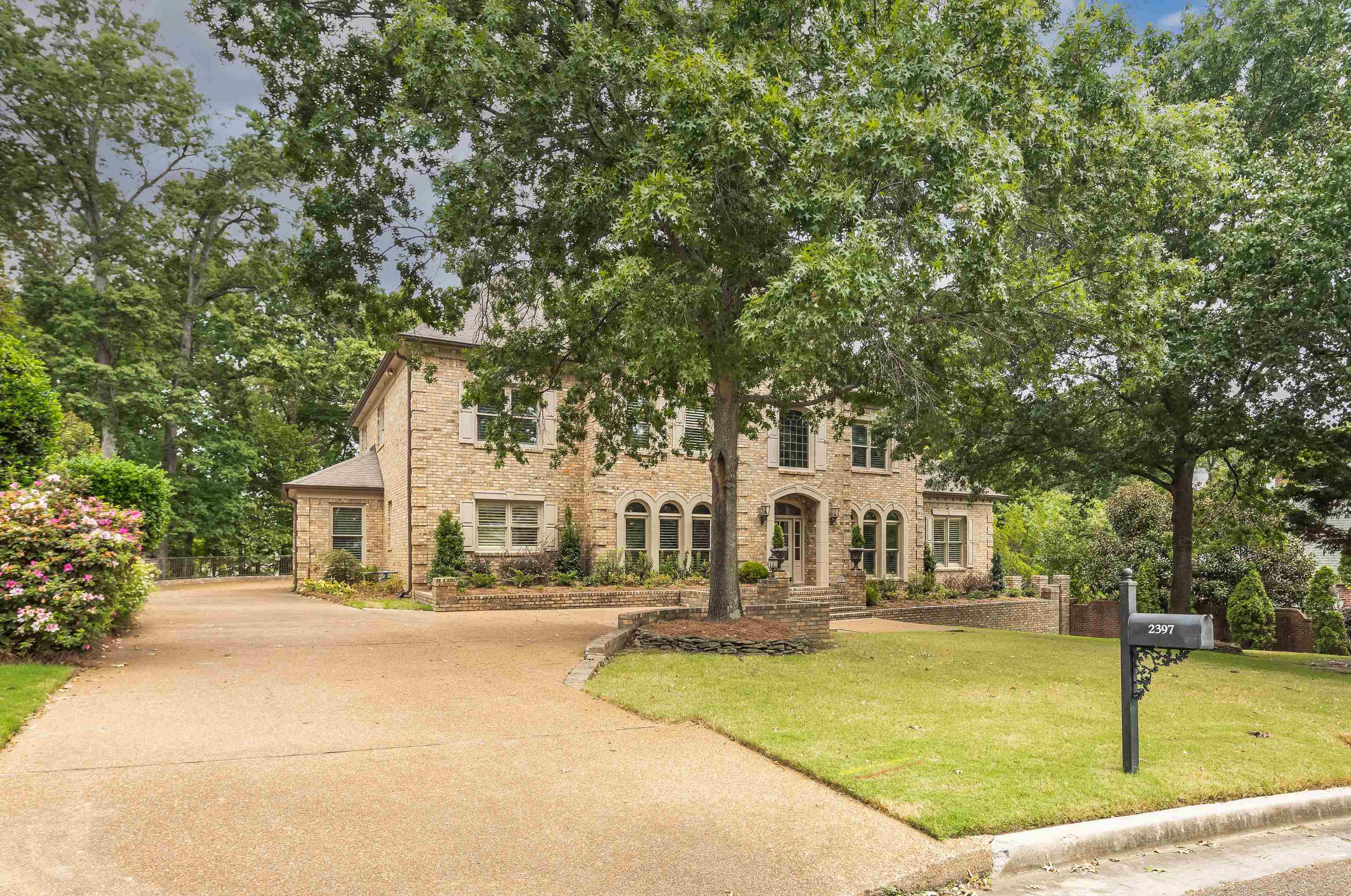 2397 LENNOX DR