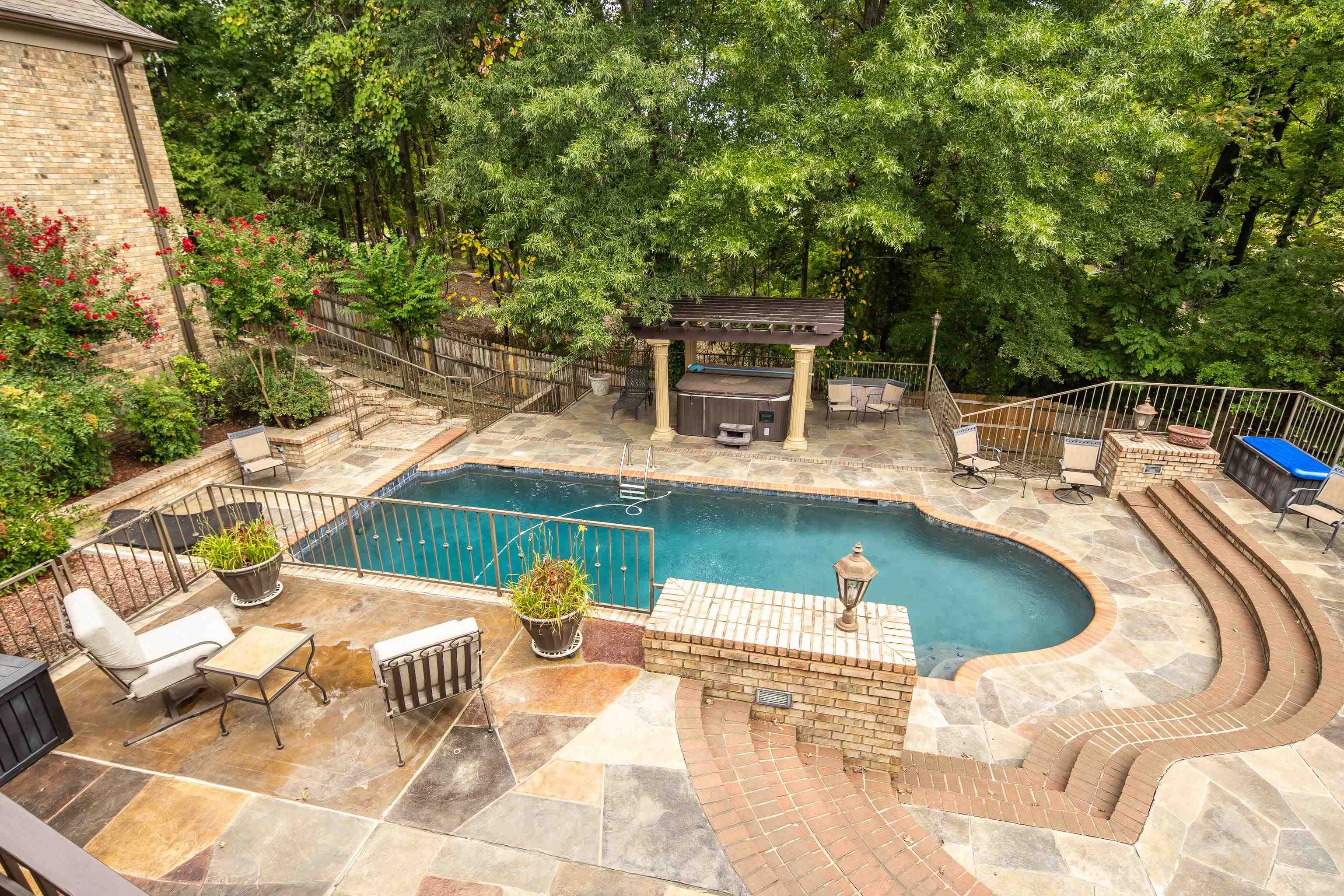 2397 LENNOX DR