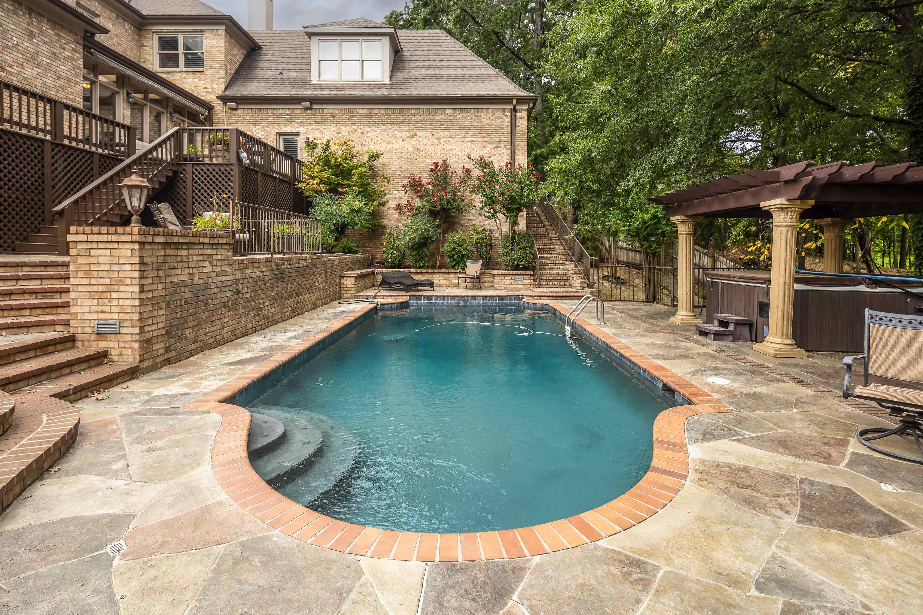 2397 LENNOX DR